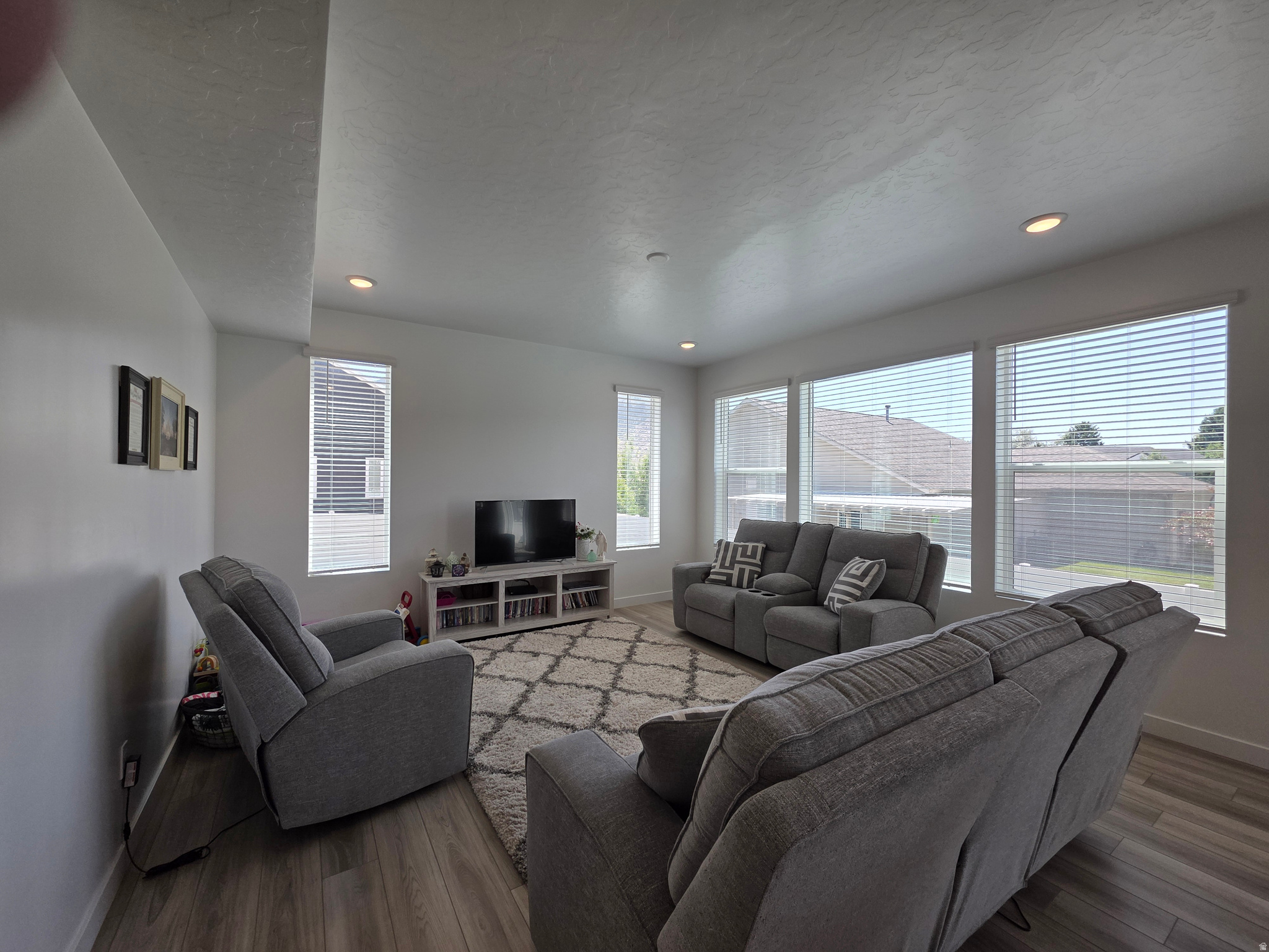 MONTGOMERY FARMS - Residential