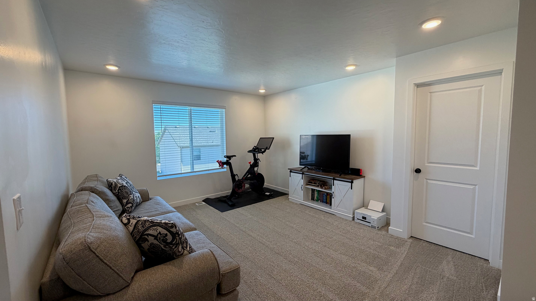 MONTGOMERY FARMS - Residential