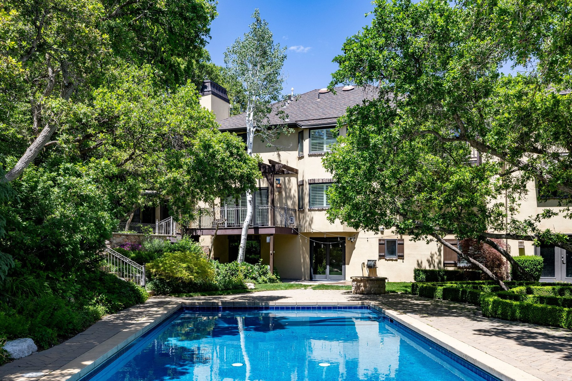 HIDDEN OAKS - Residential