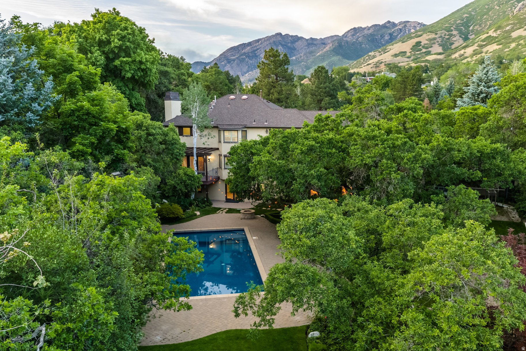 HIDDEN OAKS - Residential