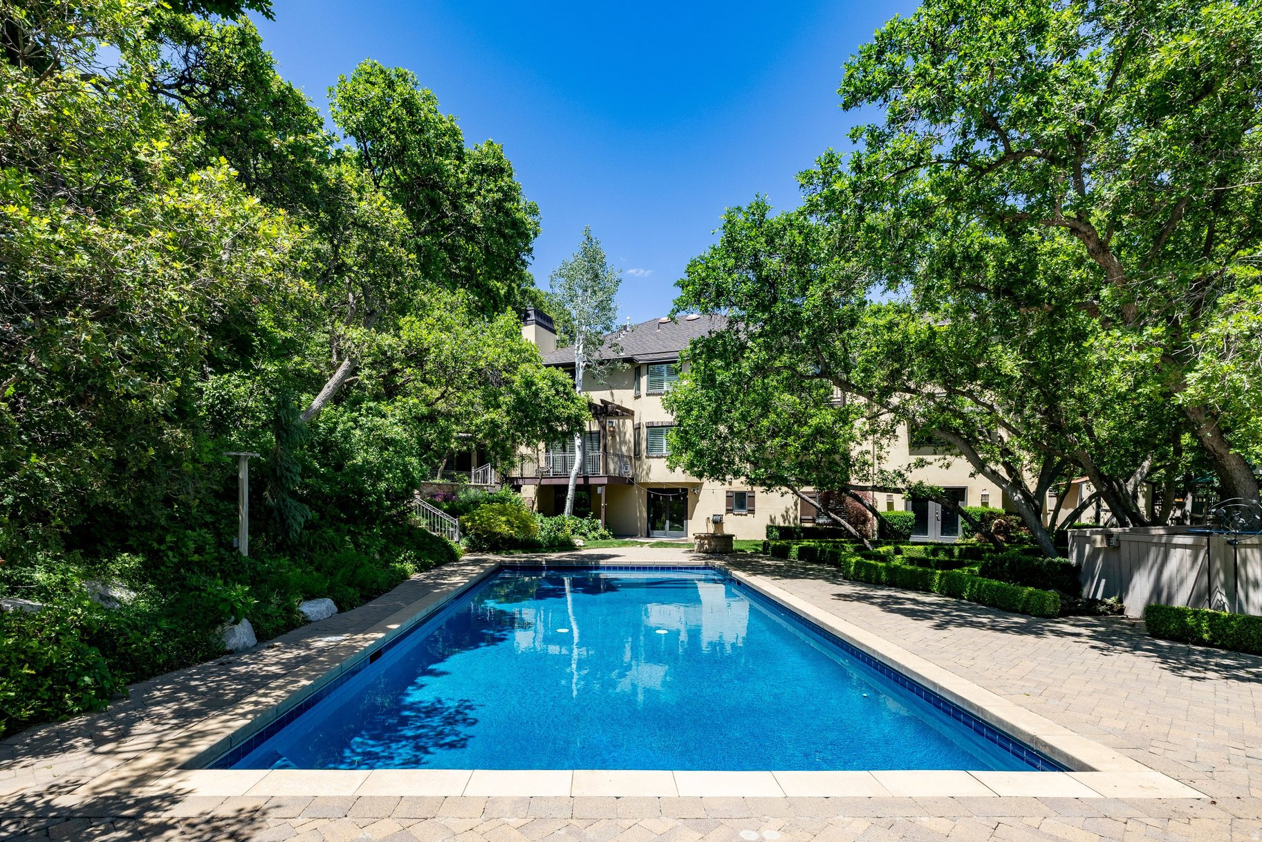 HIDDEN OAKS - Residential