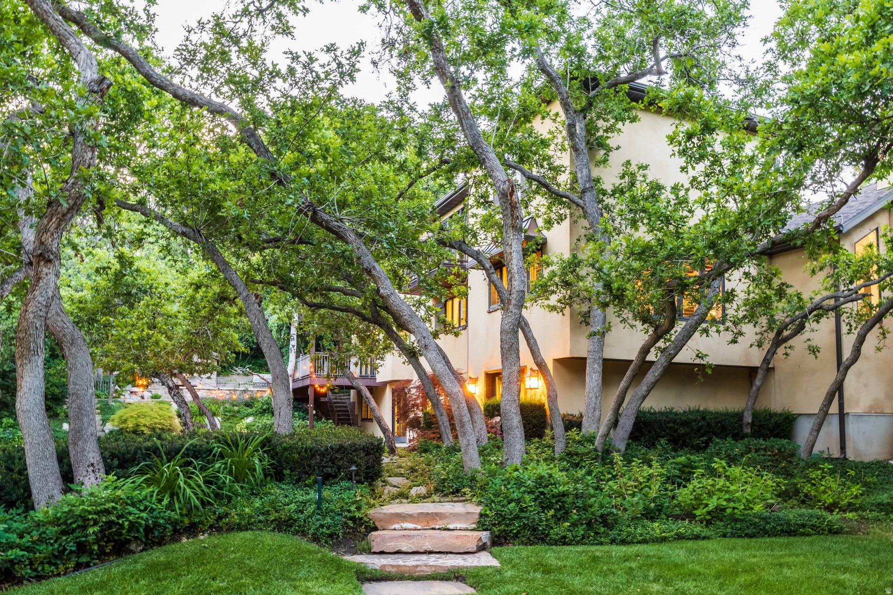 HIDDEN OAKS - Residential