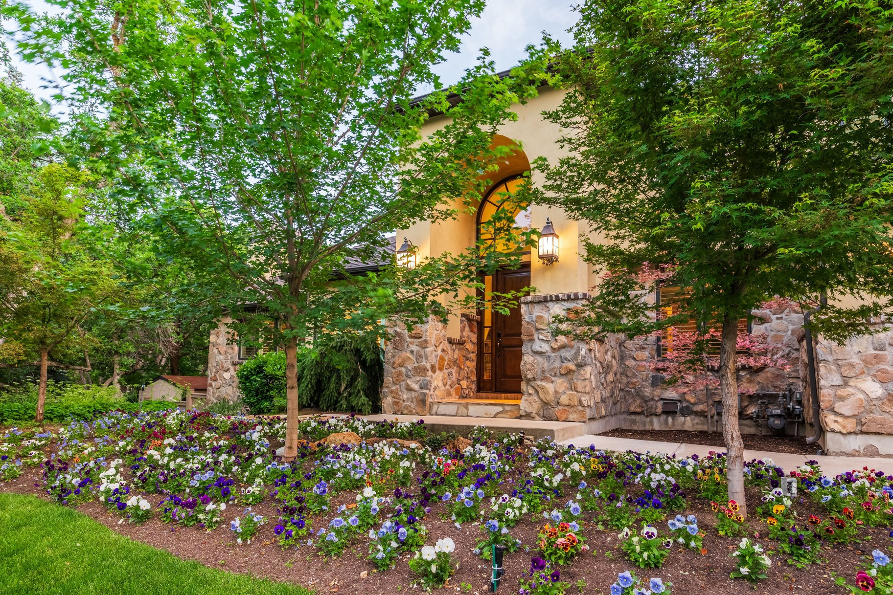 HIDDEN OAKS - Residential