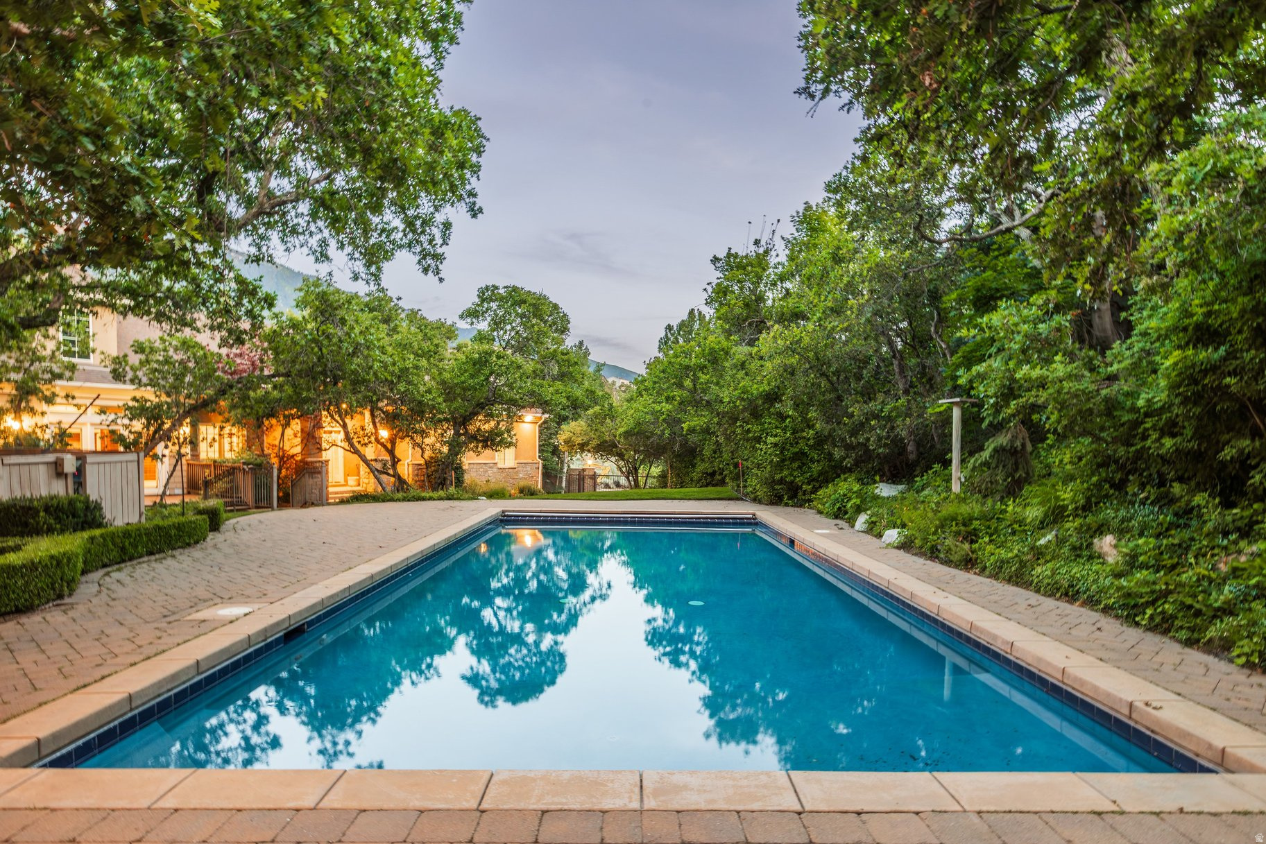 HIDDEN OAKS - Residential