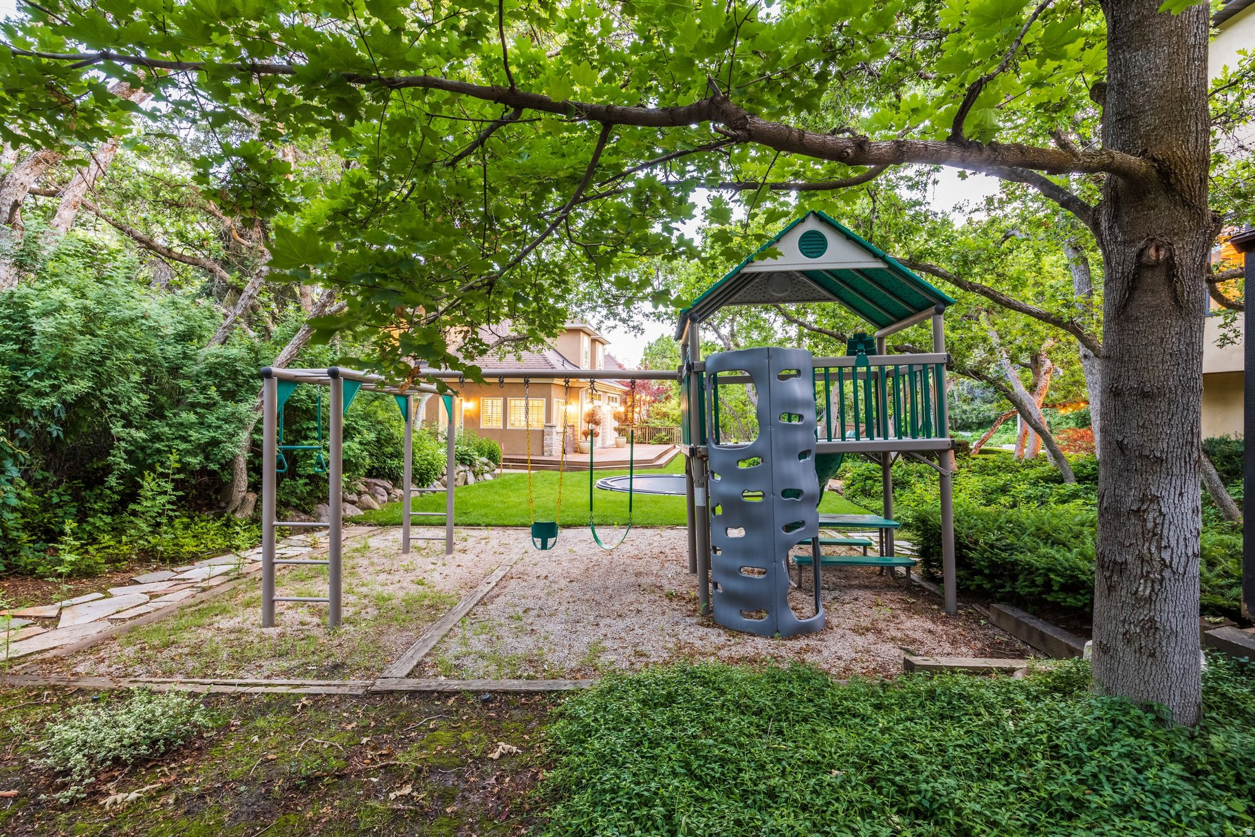 HIDDEN OAKS - Residential