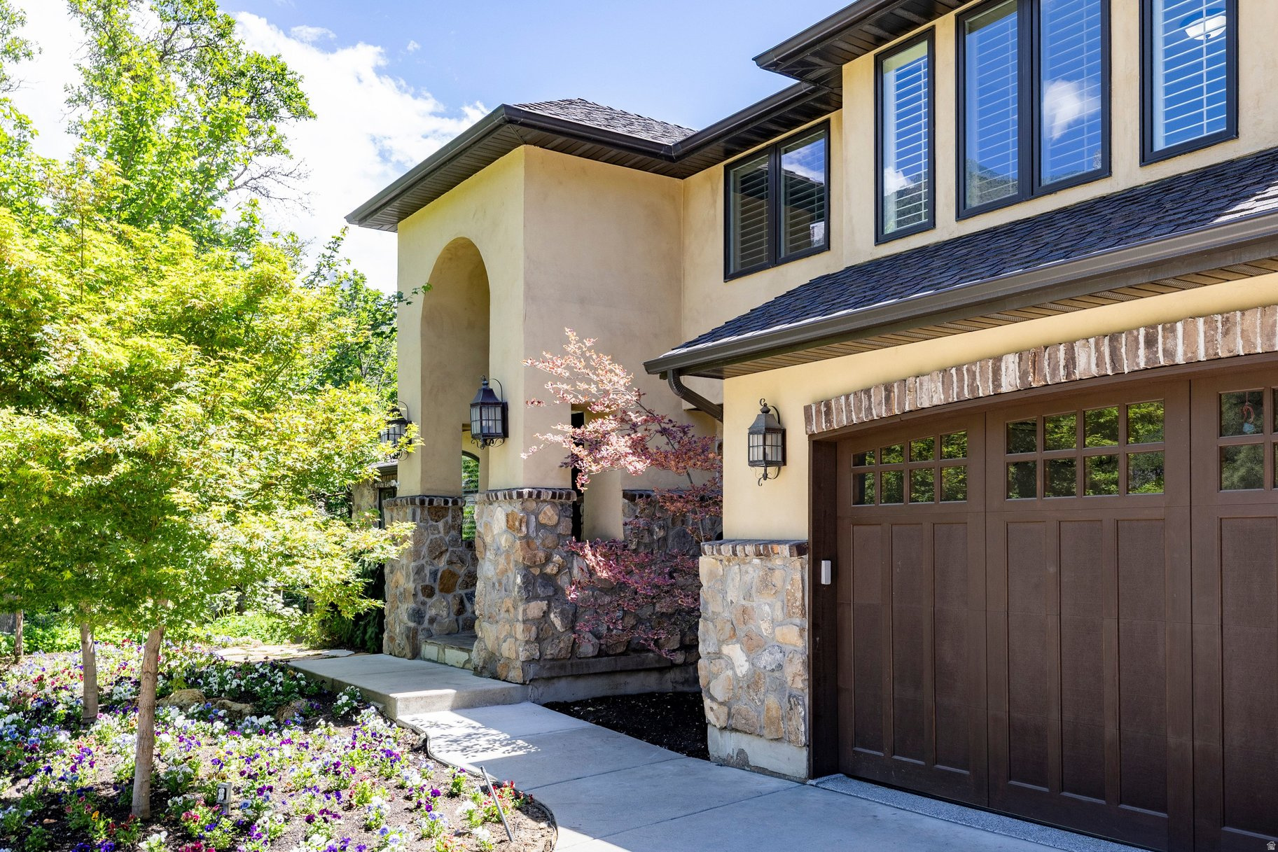 HIDDEN OAKS - Residential