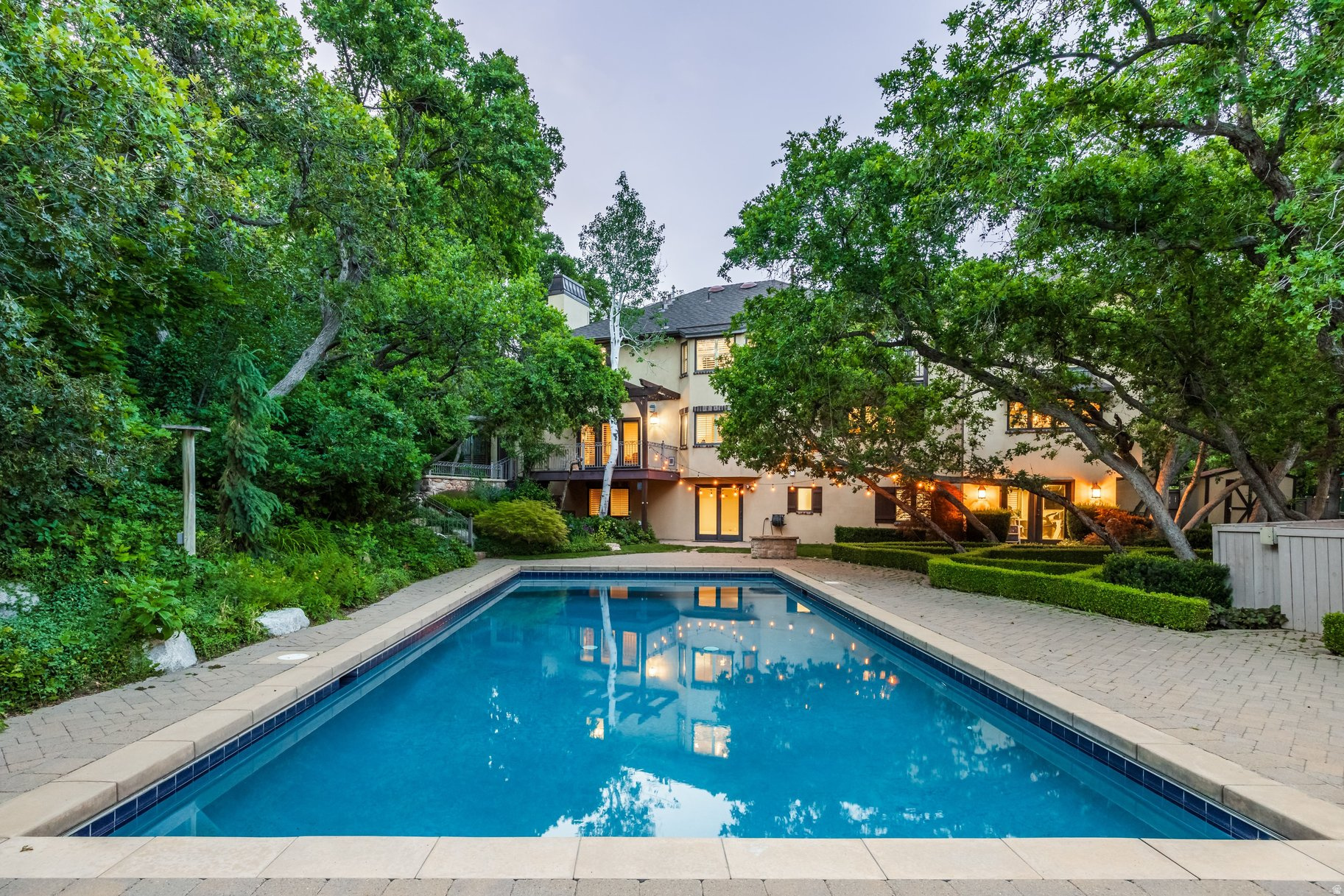 HIDDEN OAKS - Residential