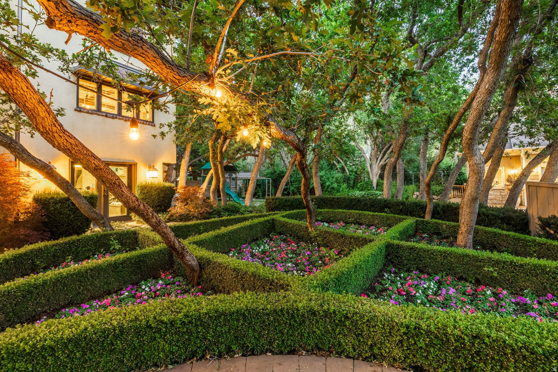 HIDDEN OAKS - Residential