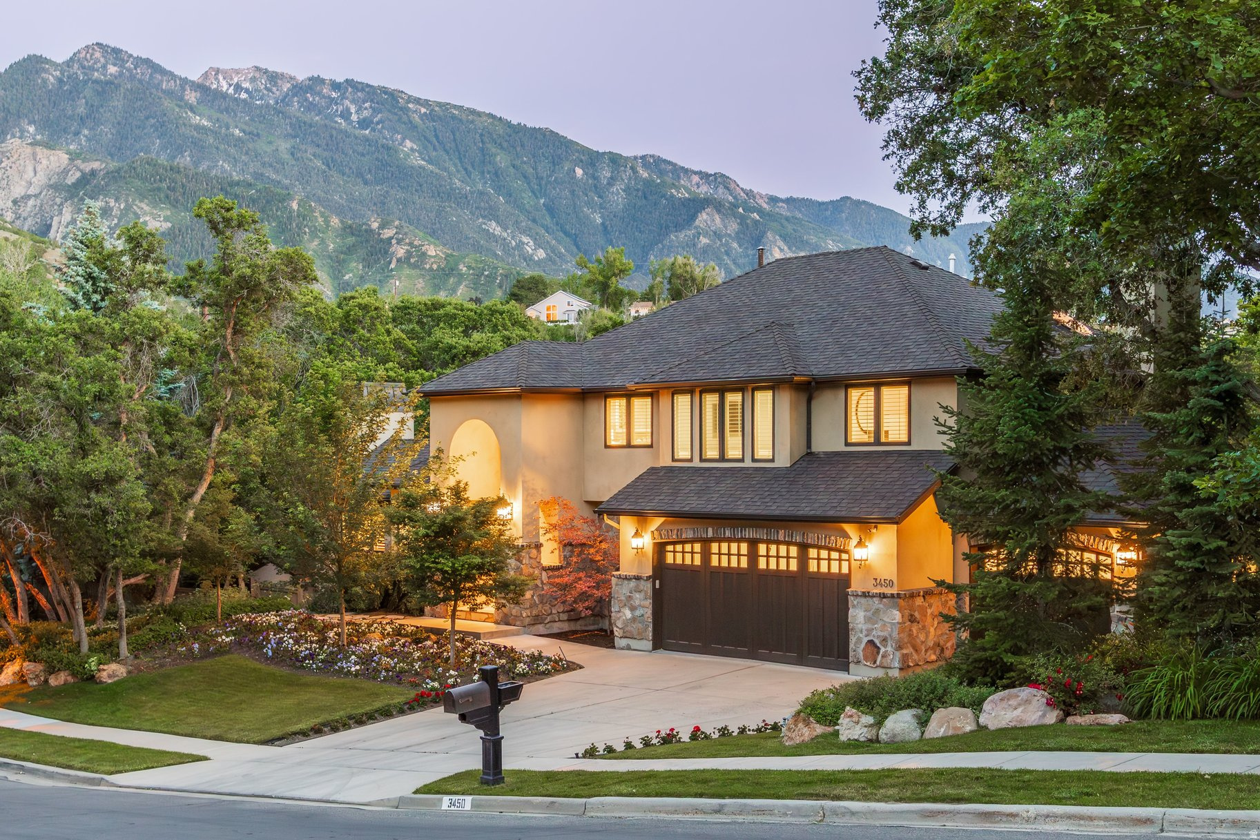 HIDDEN OAKS - Residential