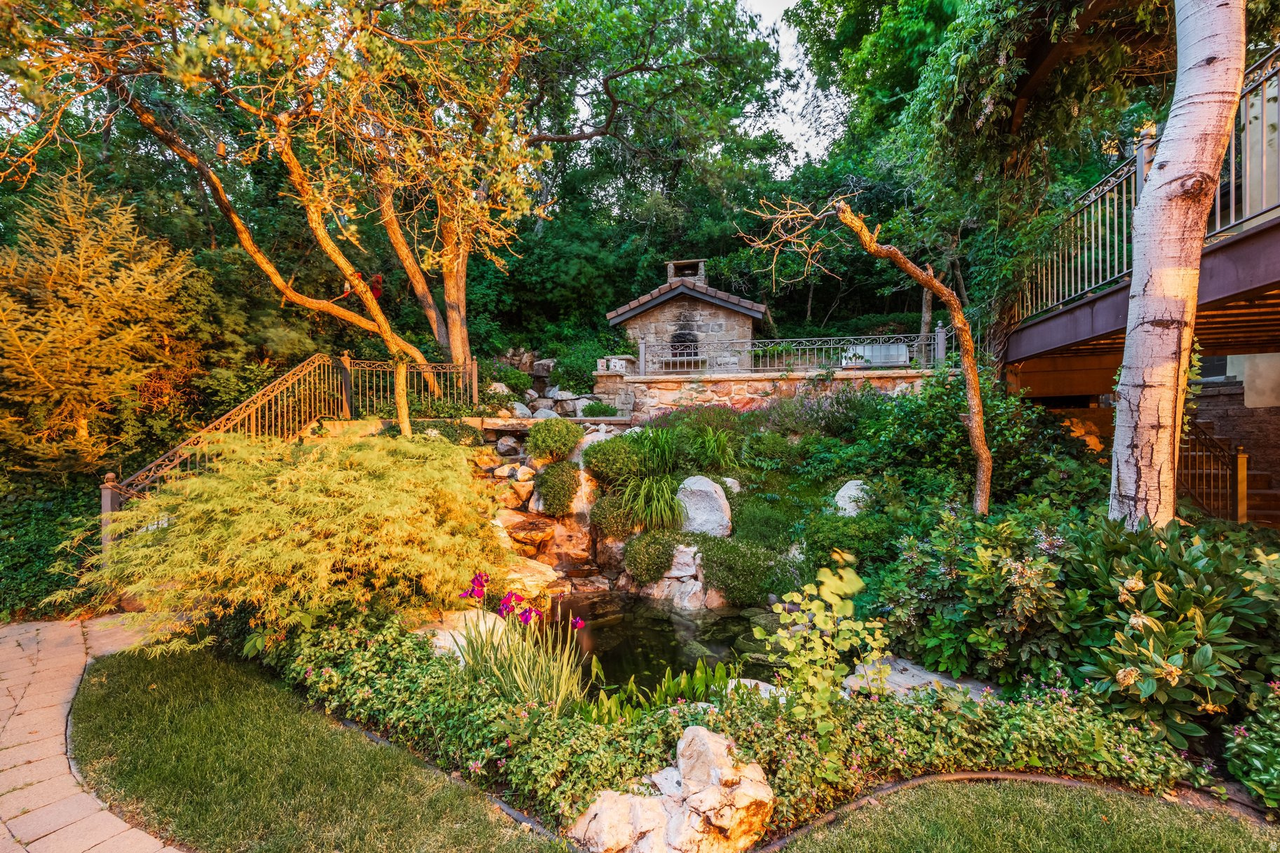 HIDDEN OAKS - Residential