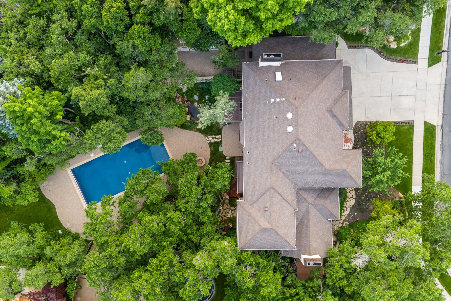 HIDDEN OAKS - Residential
