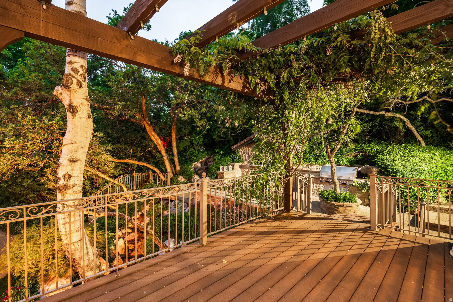 HIDDEN OAKS - Residential