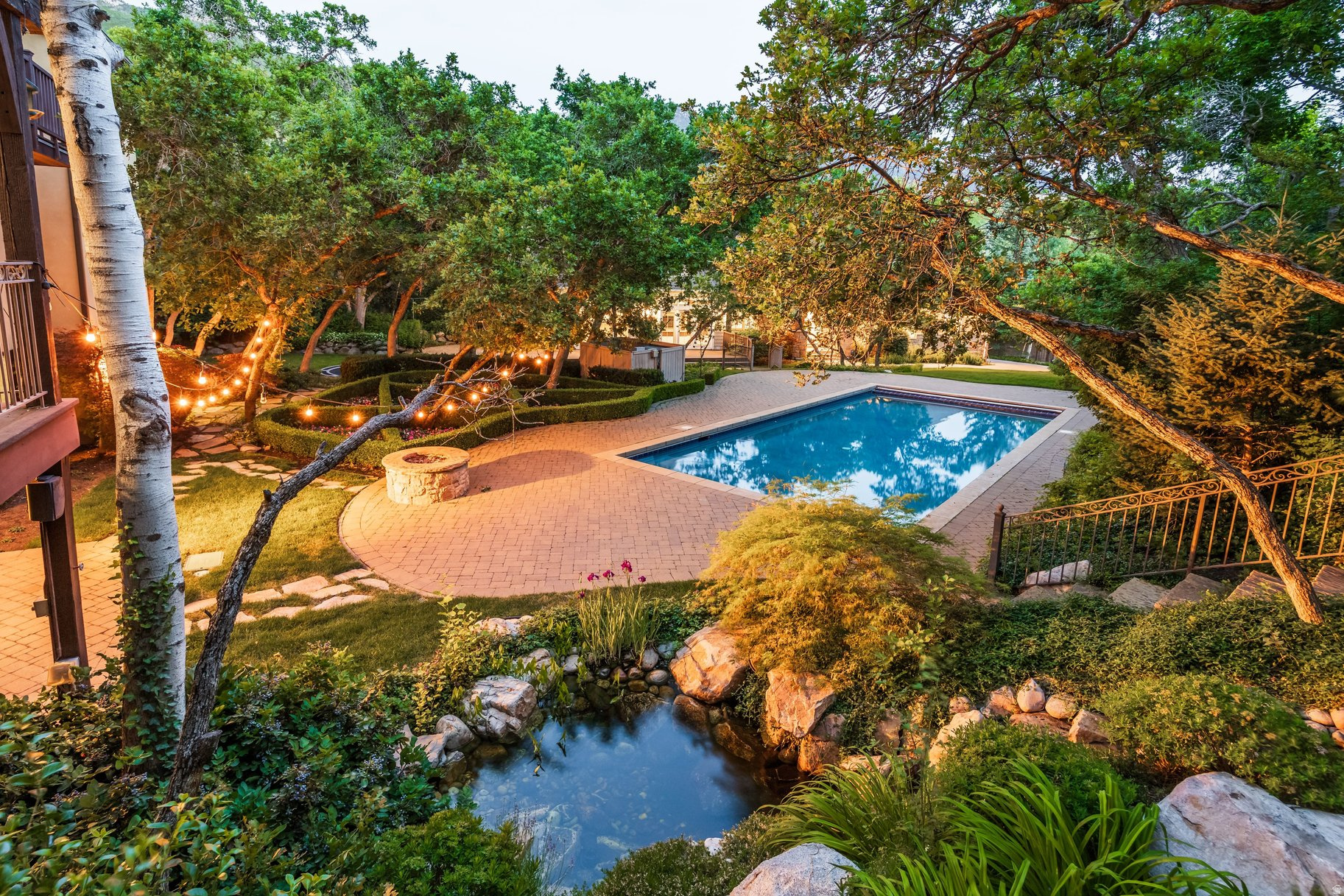 HIDDEN OAKS - Residential