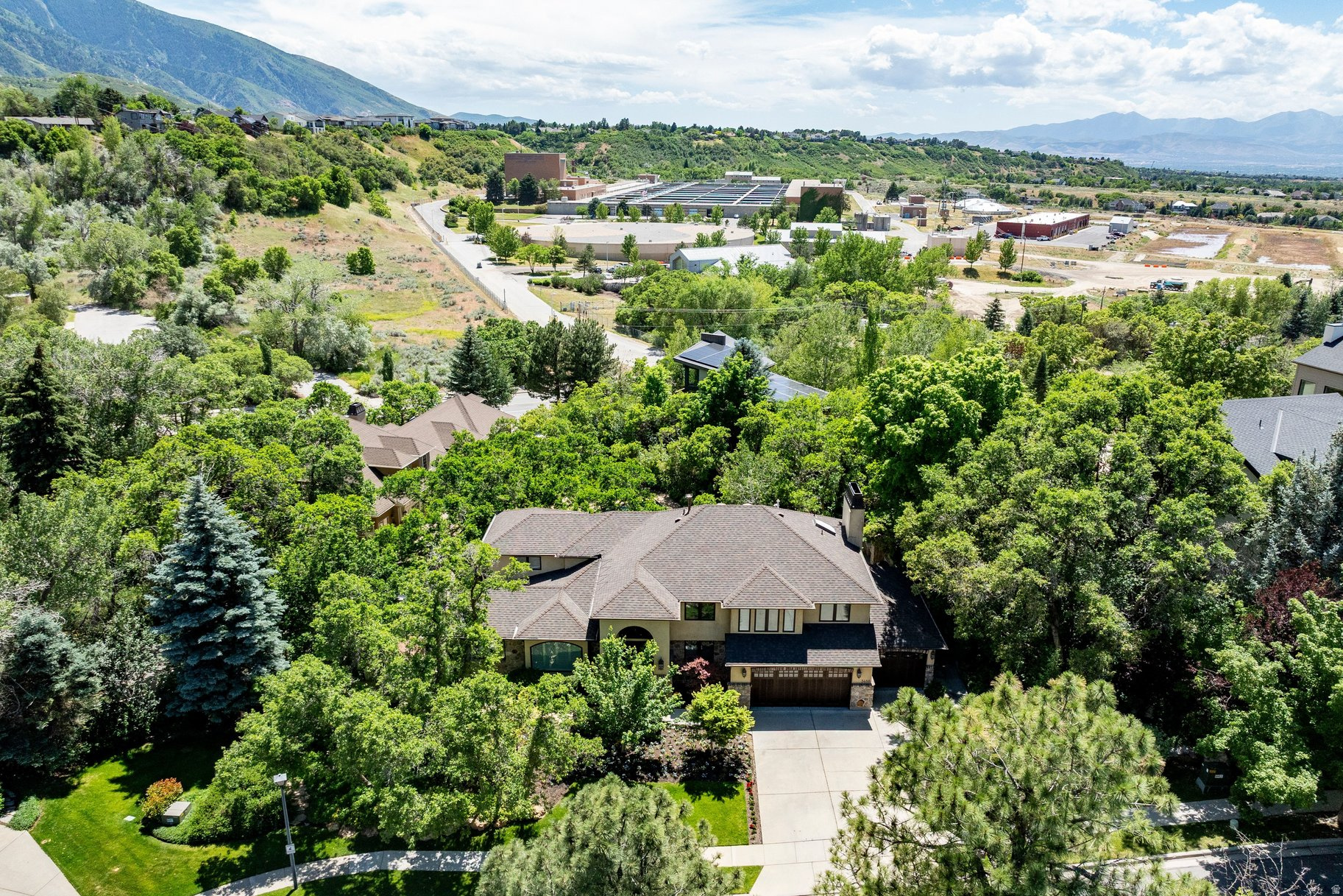 HIDDEN OAKS - Residential