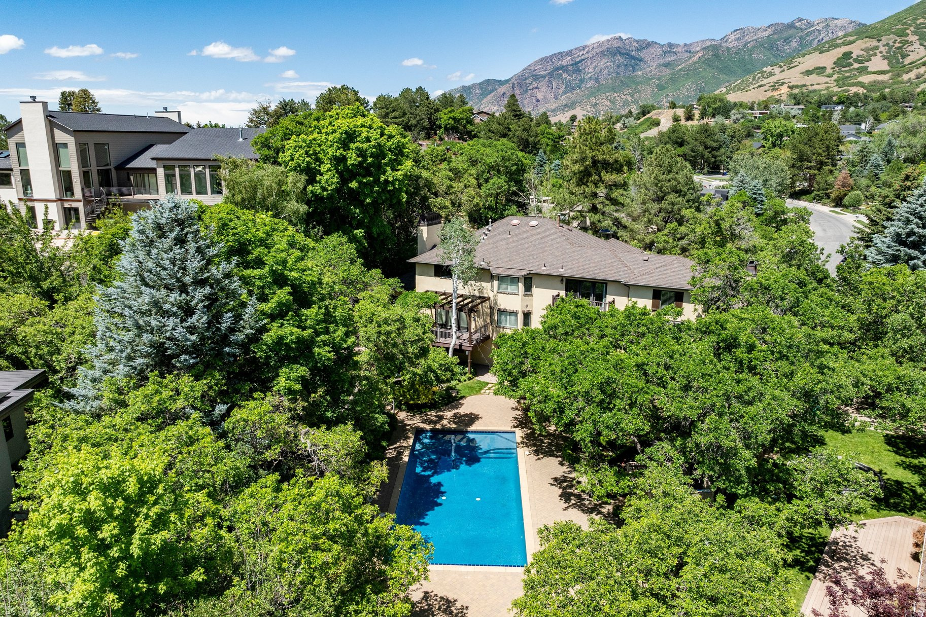 HIDDEN OAKS - Residential