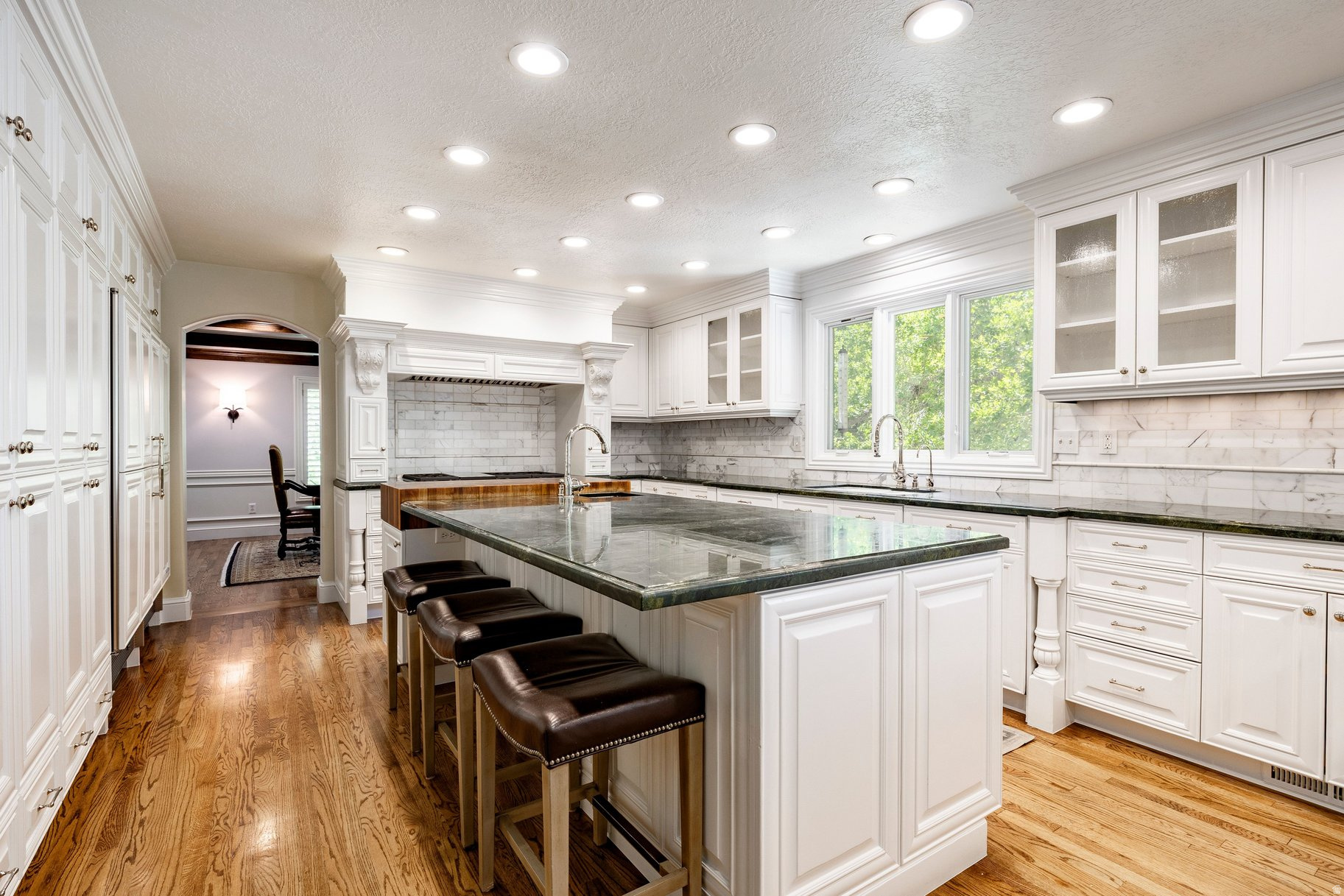 HIDDEN OAKS - Residential