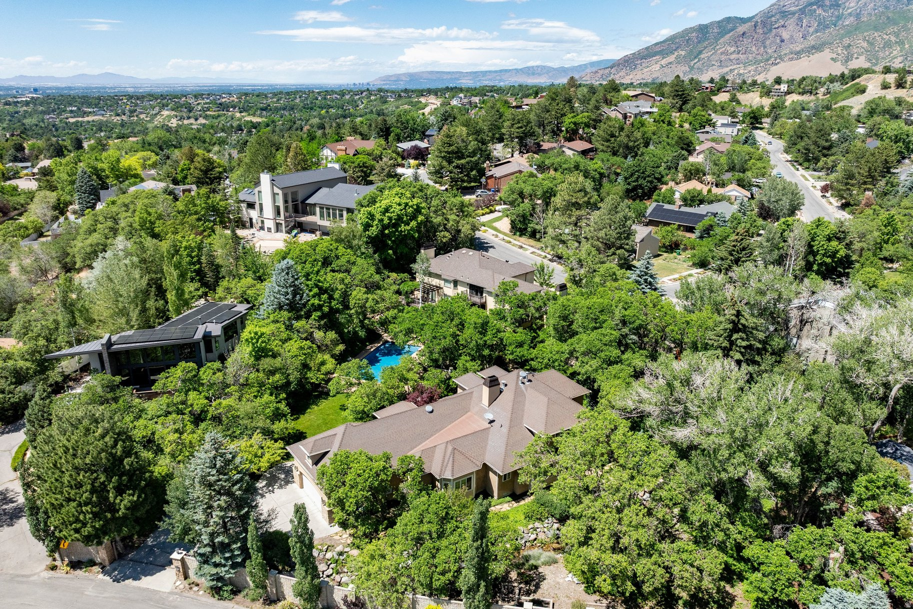 HIDDEN OAKS - Residential