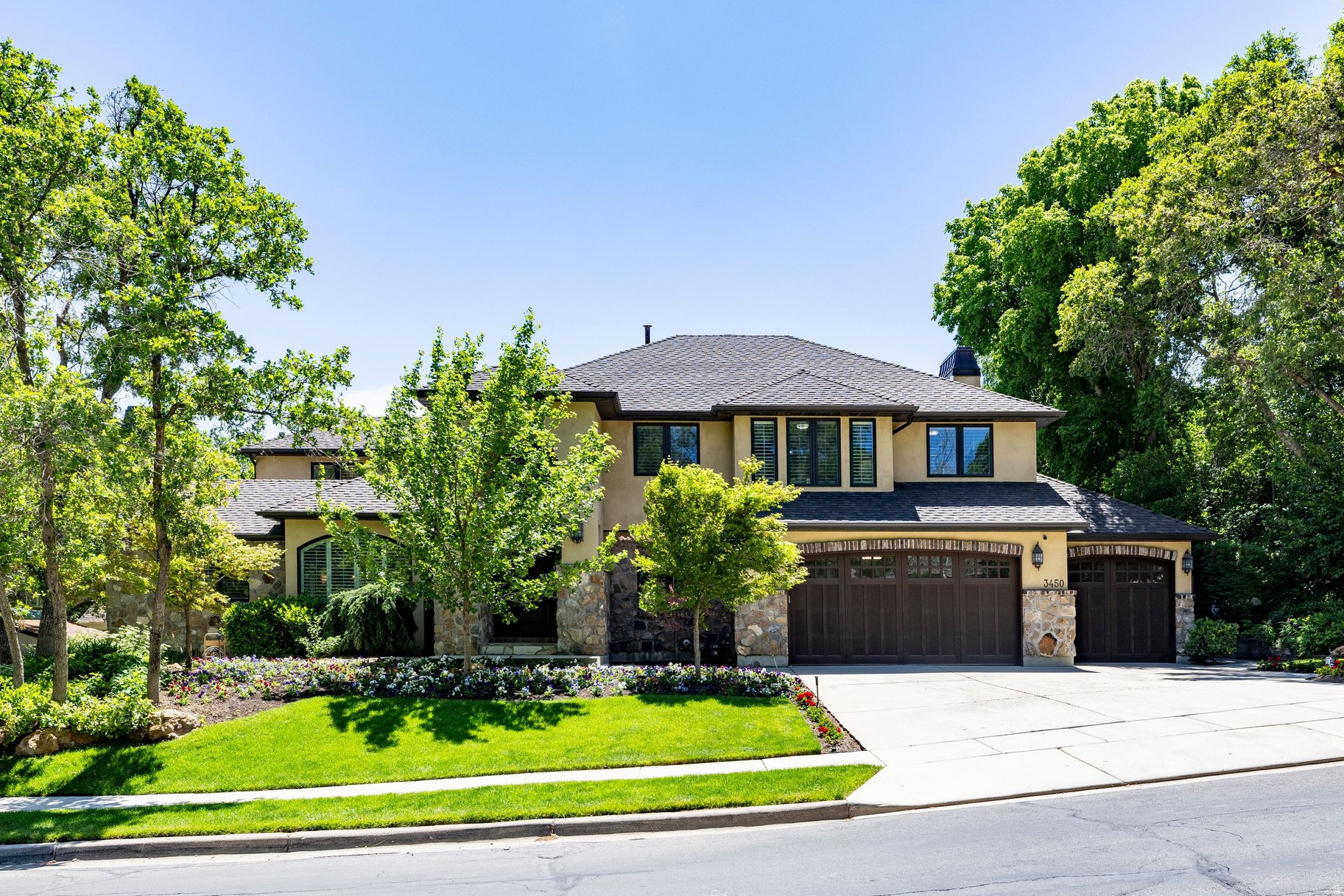 HIDDEN OAKS - Residential