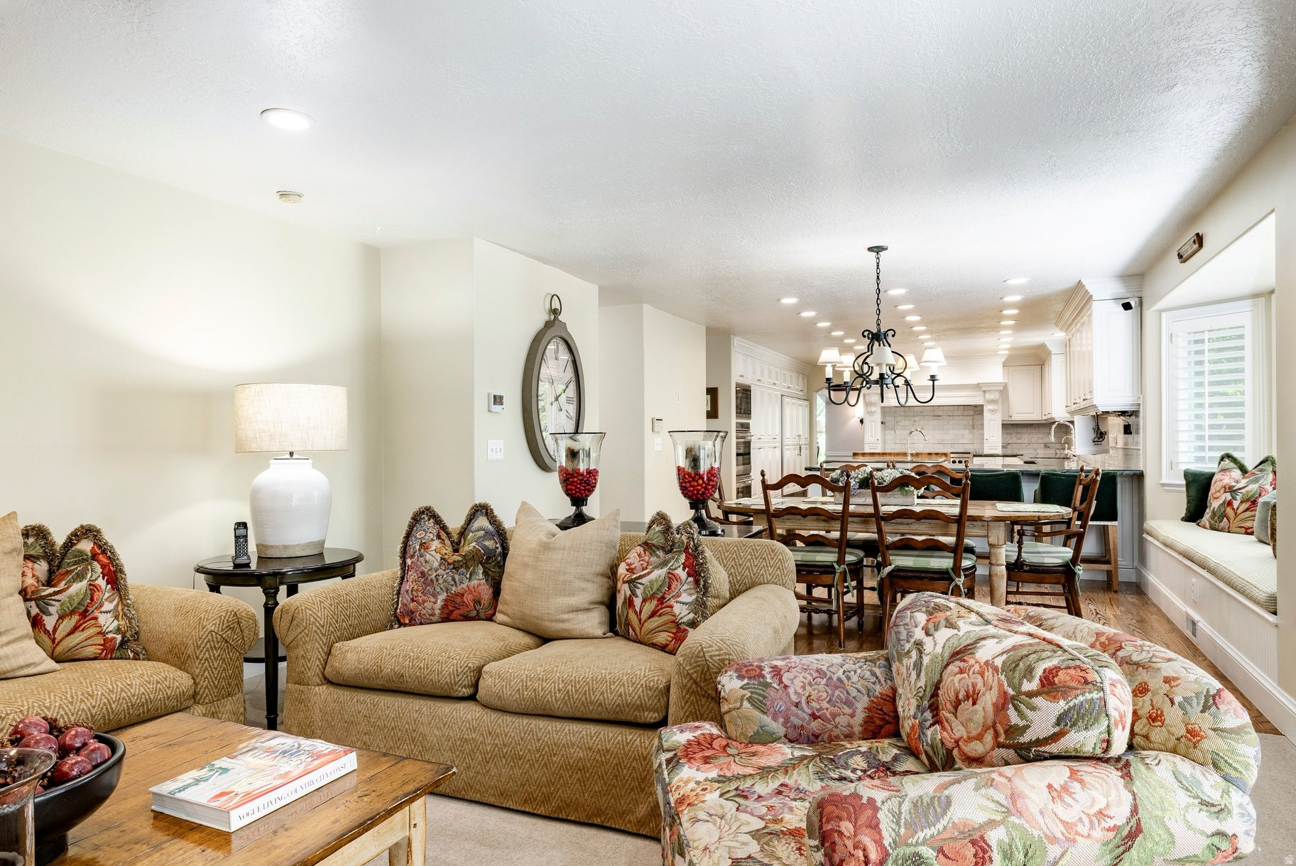 HIDDEN OAKS - Residential
