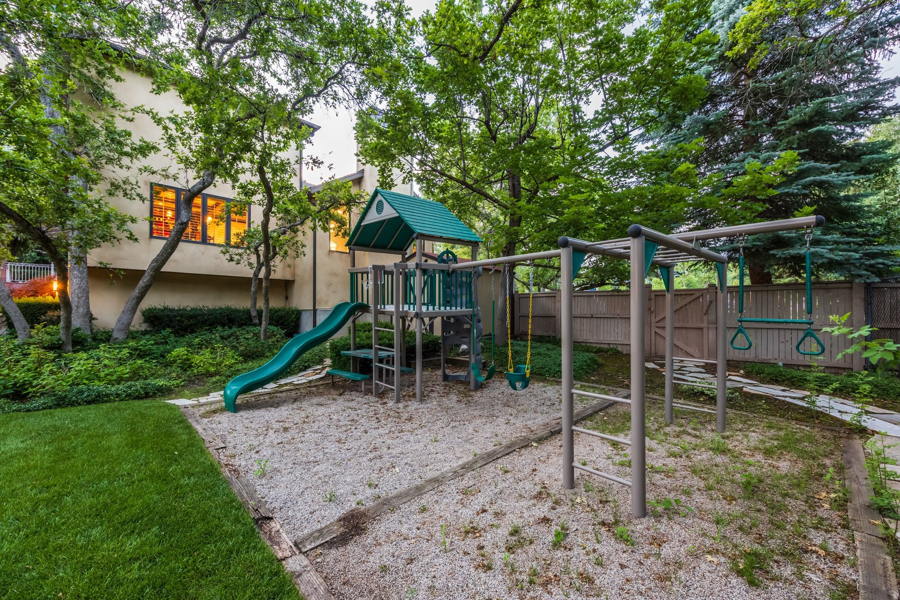 HIDDEN OAKS - Residential