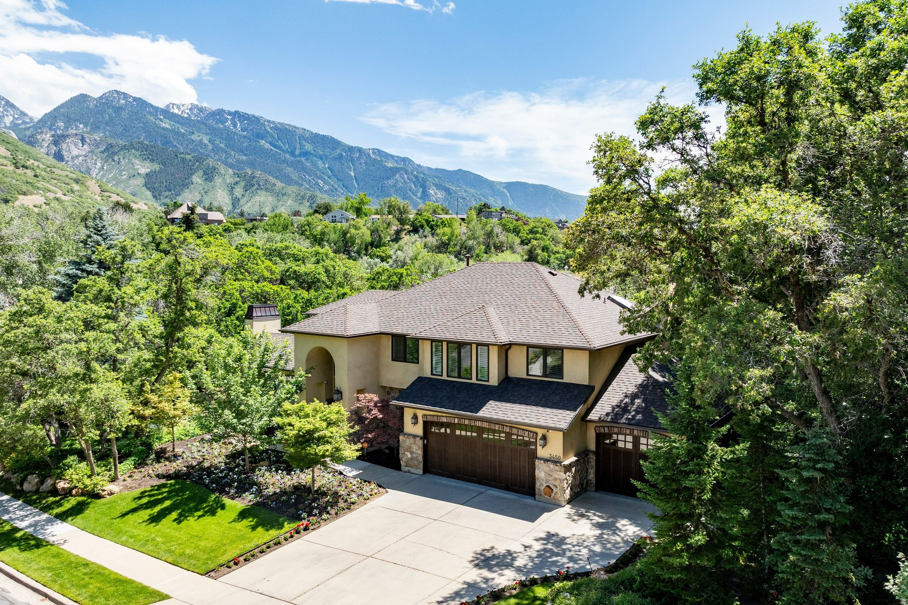 HIDDEN OAKS - Residential