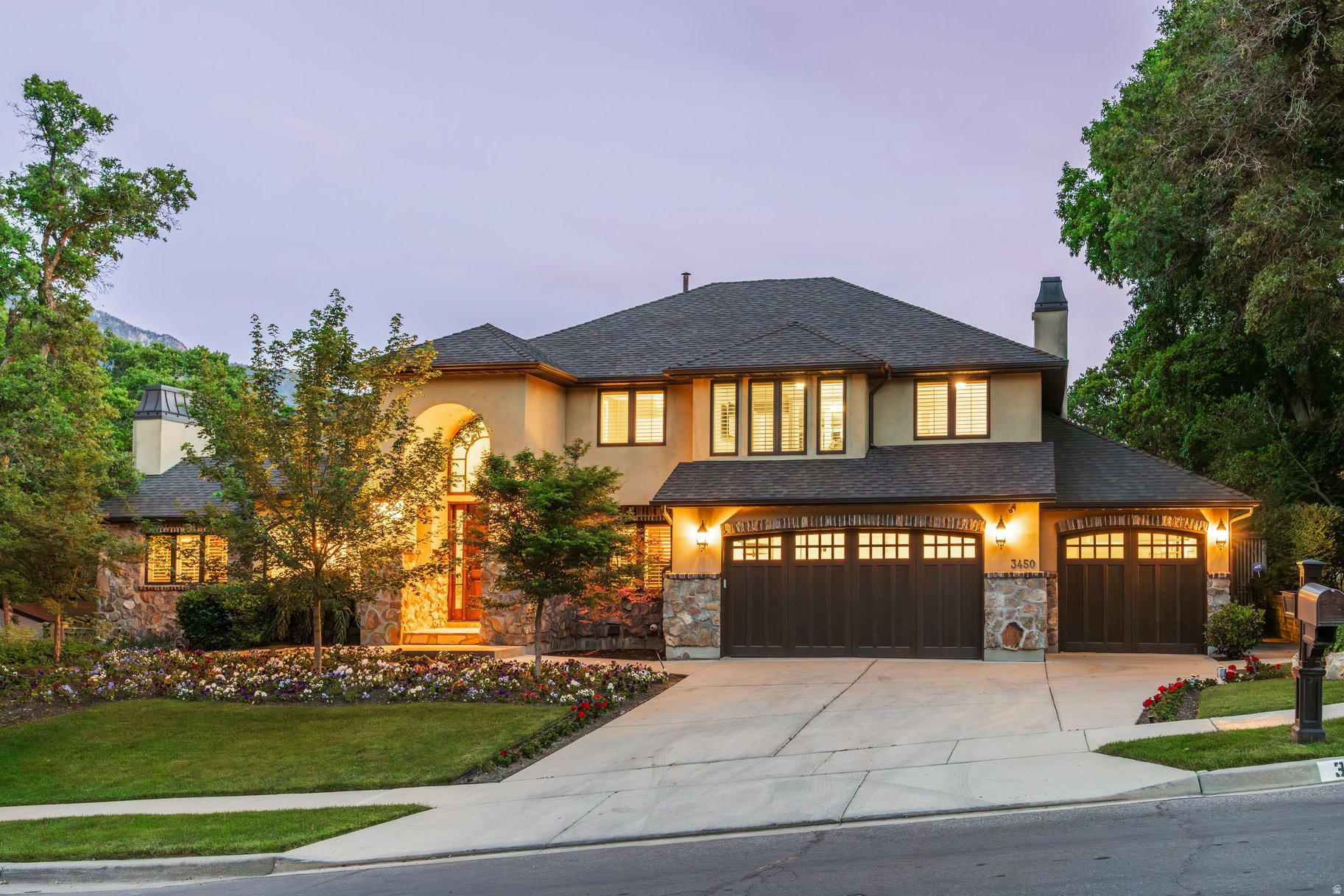 HIDDEN OAKS - Residential