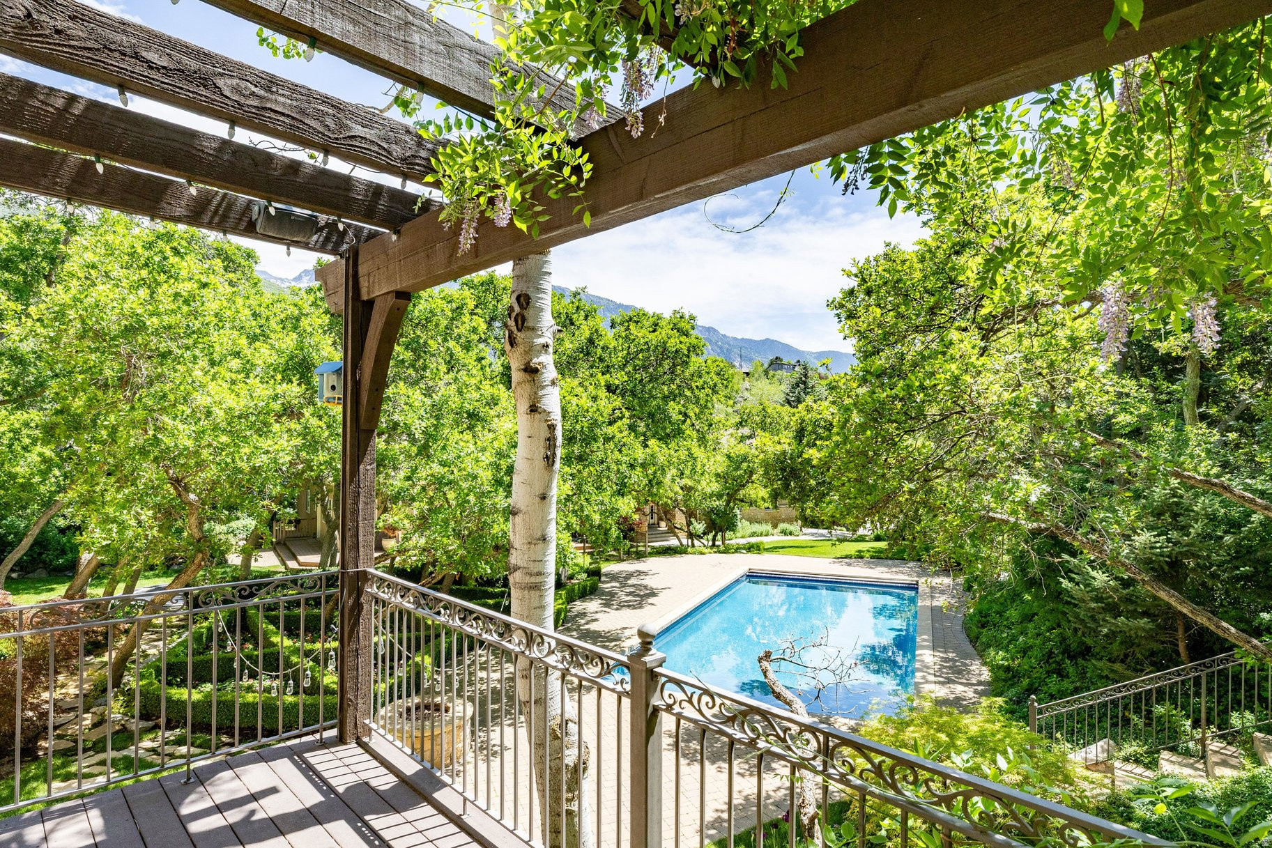 HIDDEN OAKS - Residential