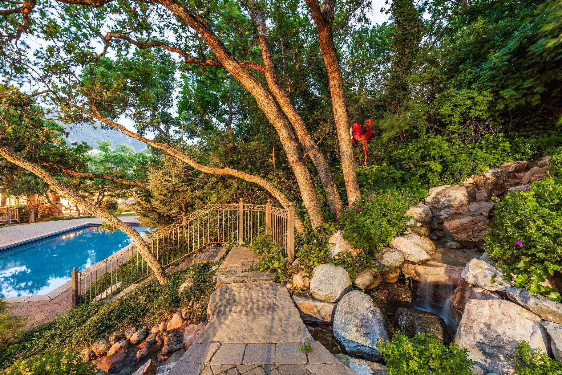 HIDDEN OAKS - Residential