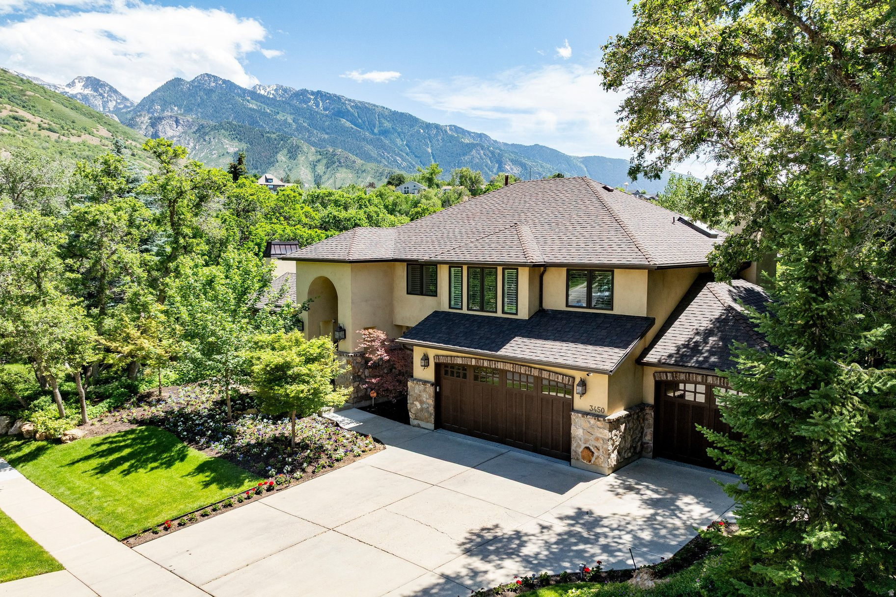 HIDDEN OAKS - Residential