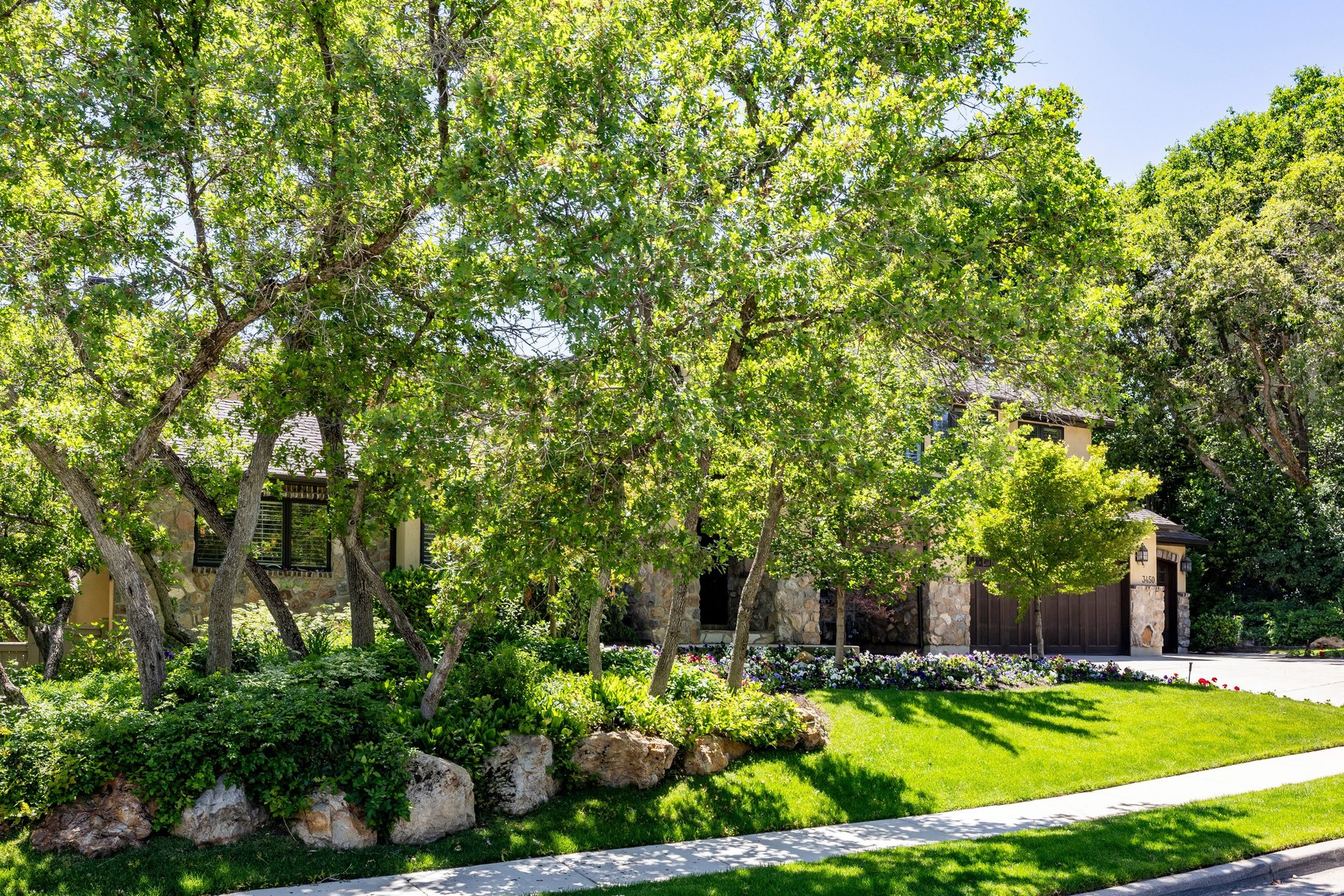 HIDDEN OAKS - Residential