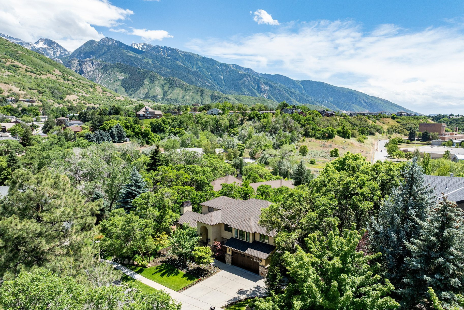 HIDDEN OAKS - Residential