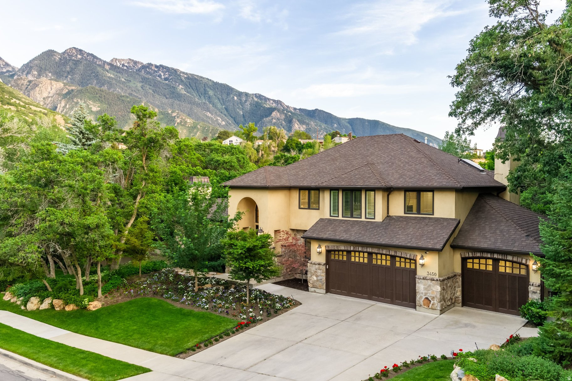 HIDDEN OAKS - Residential