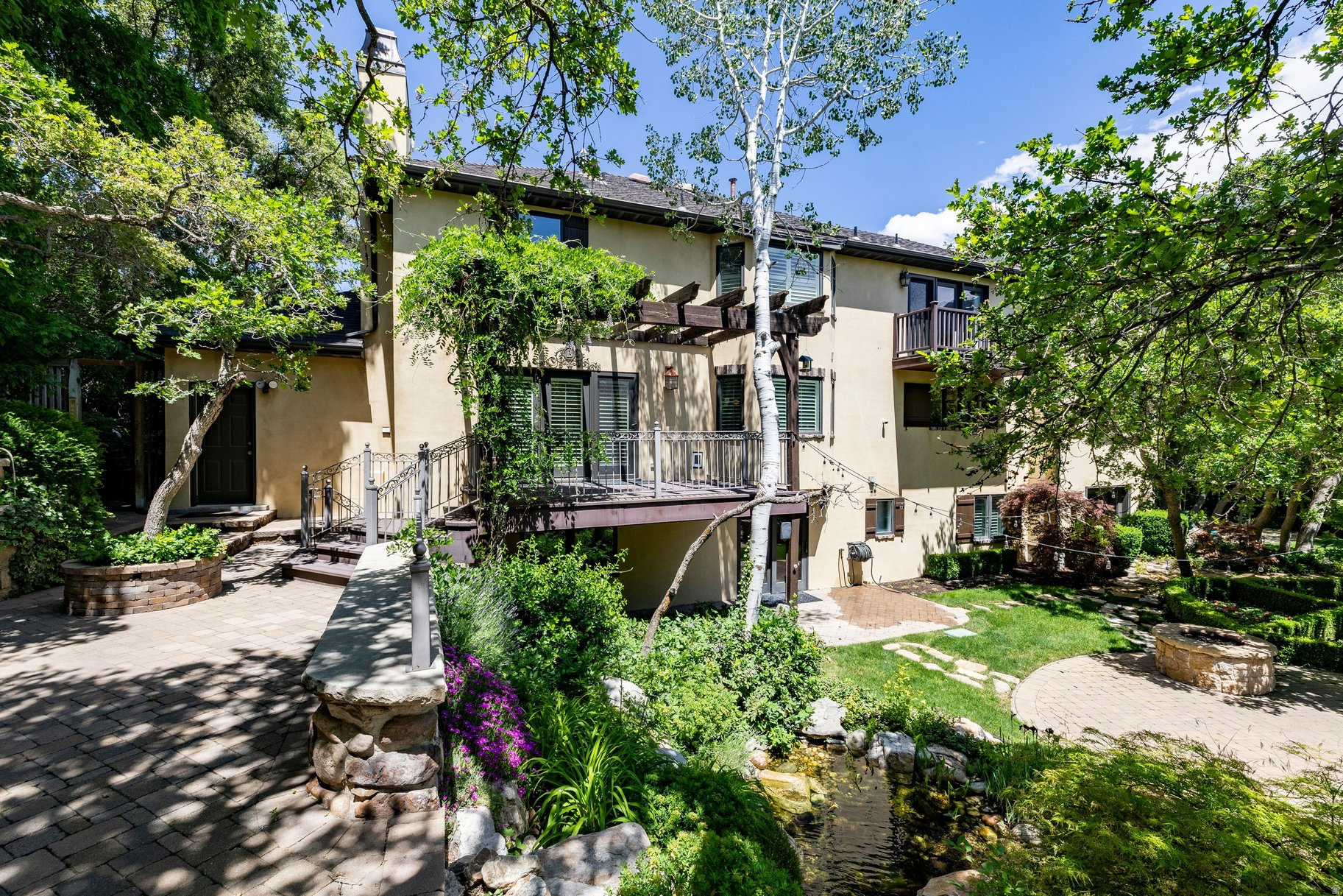 HIDDEN OAKS - Residential