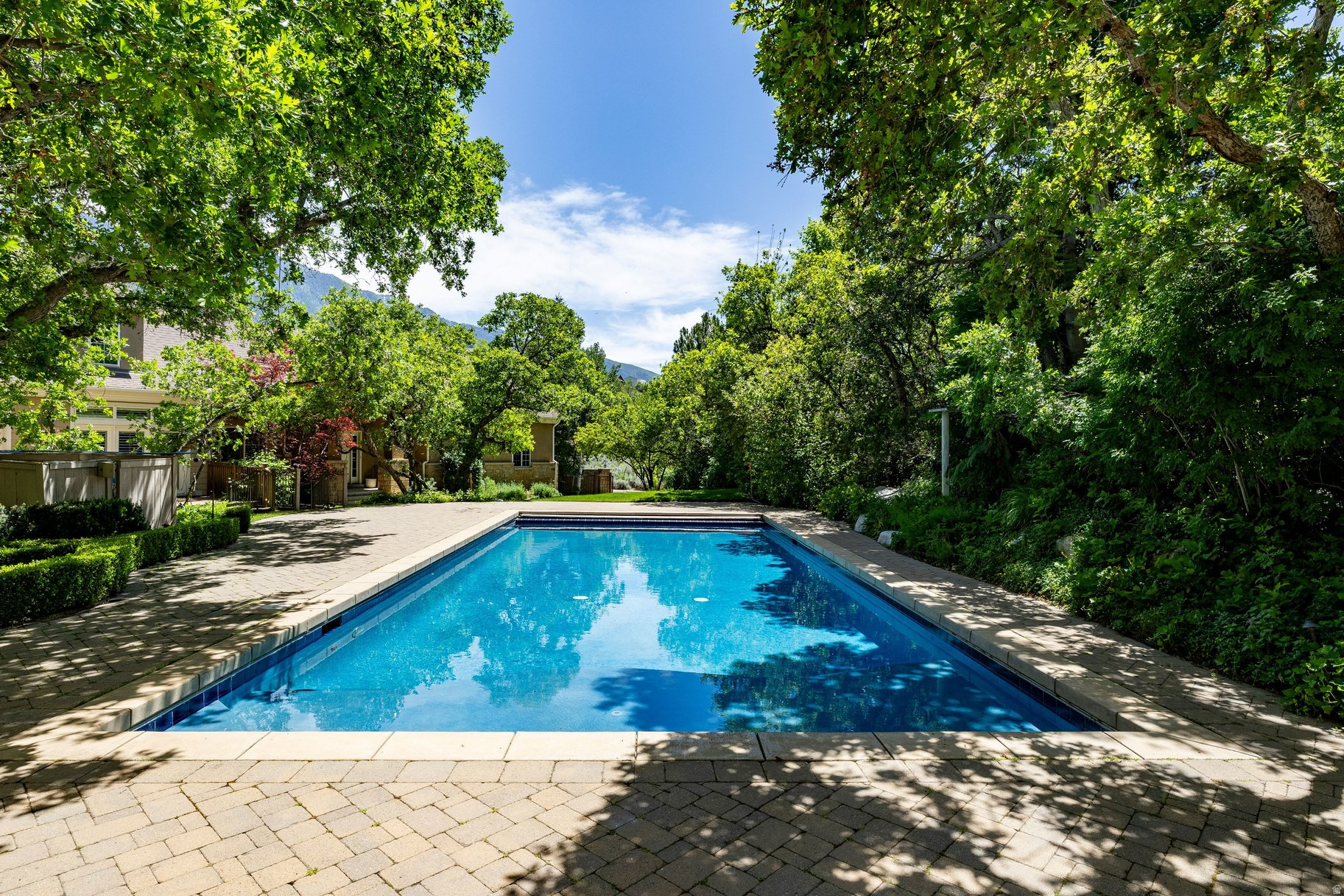 HIDDEN OAKS - Residential
