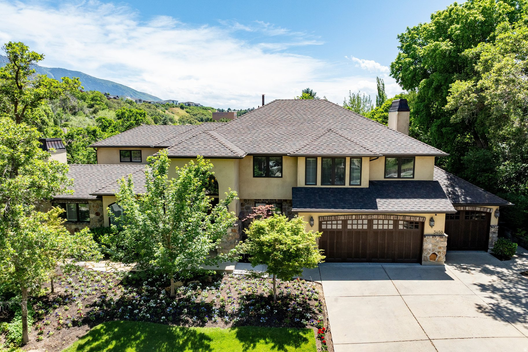 HIDDEN OAKS - Residential