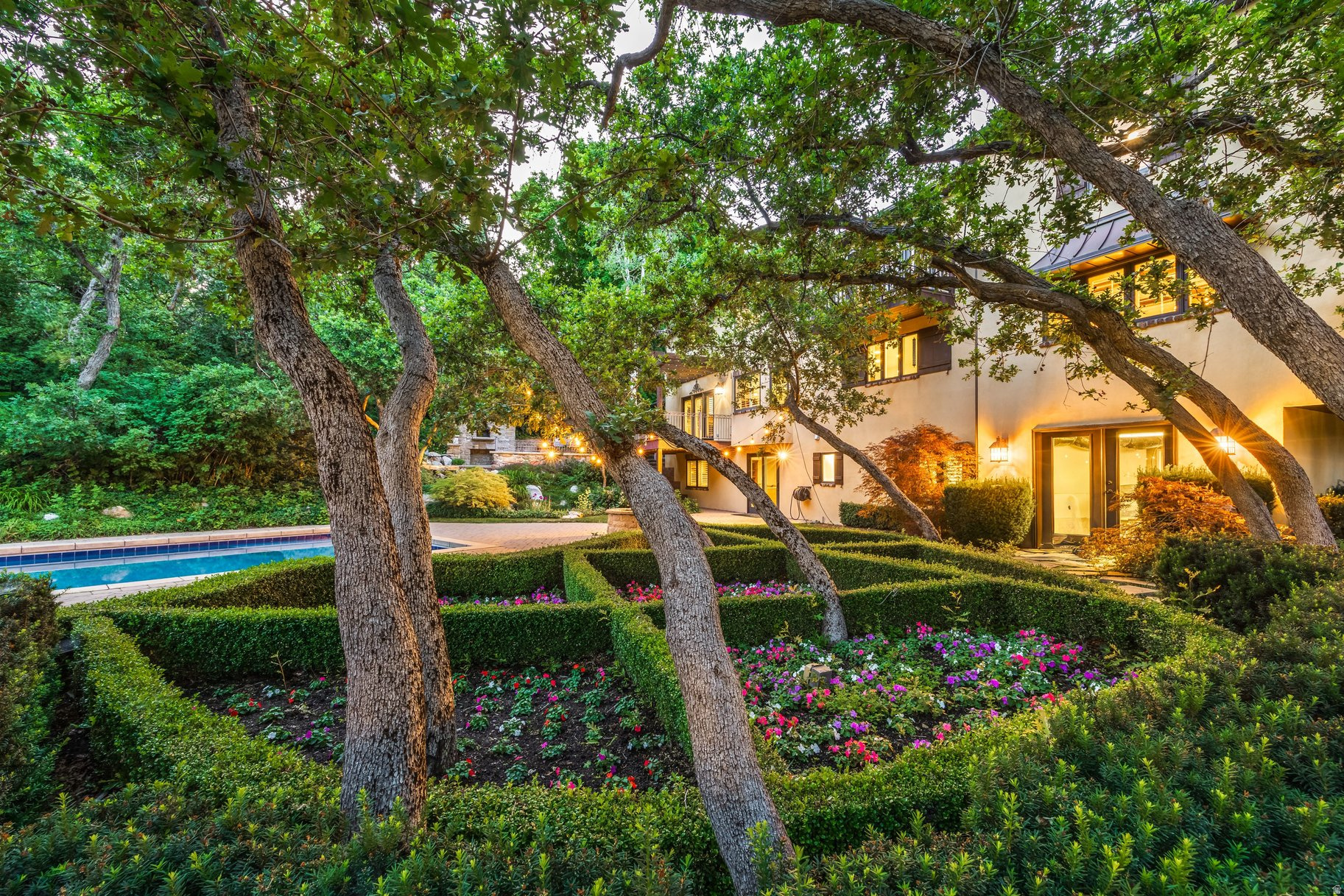 HIDDEN OAKS - Residential