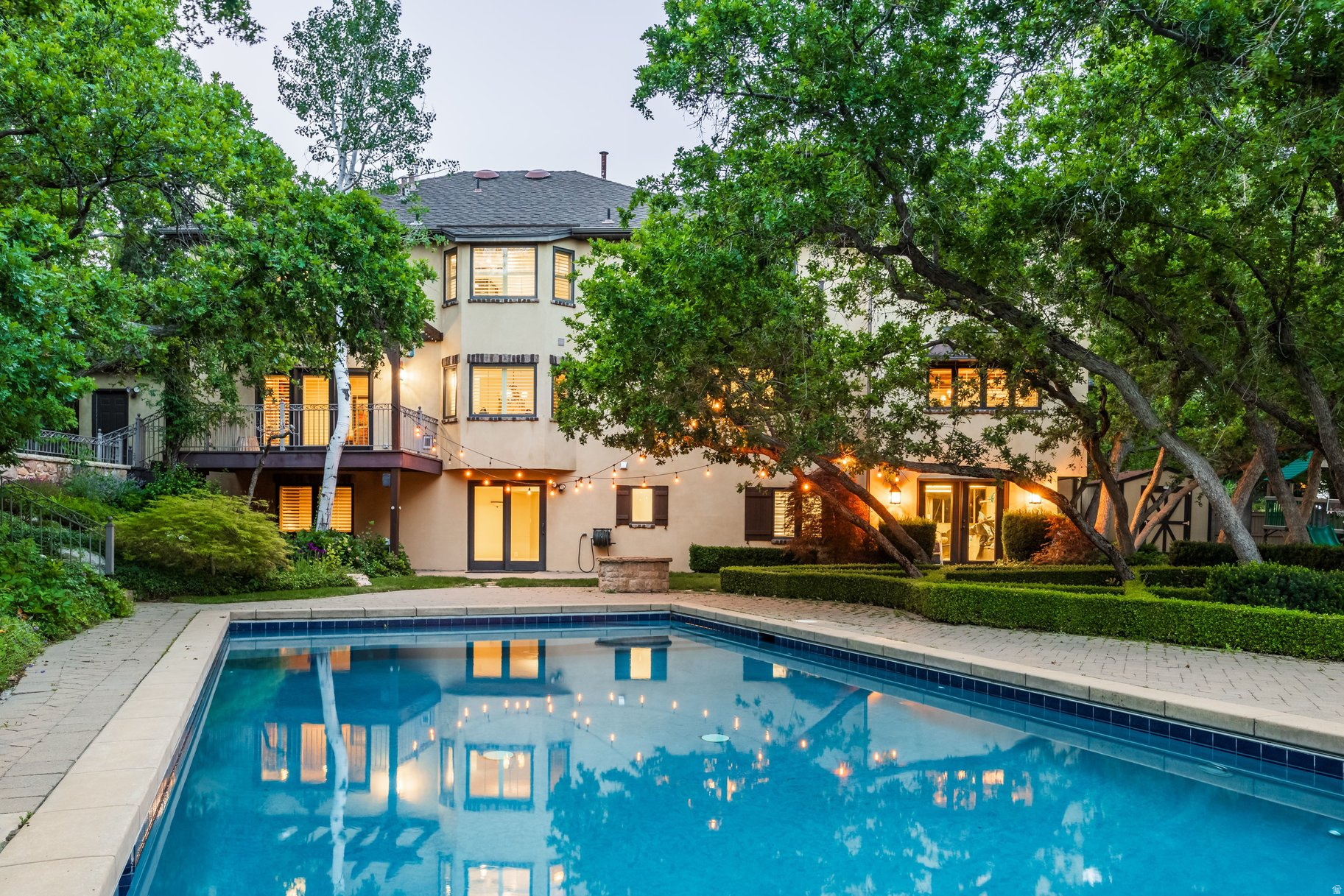 HIDDEN OAKS - Residential