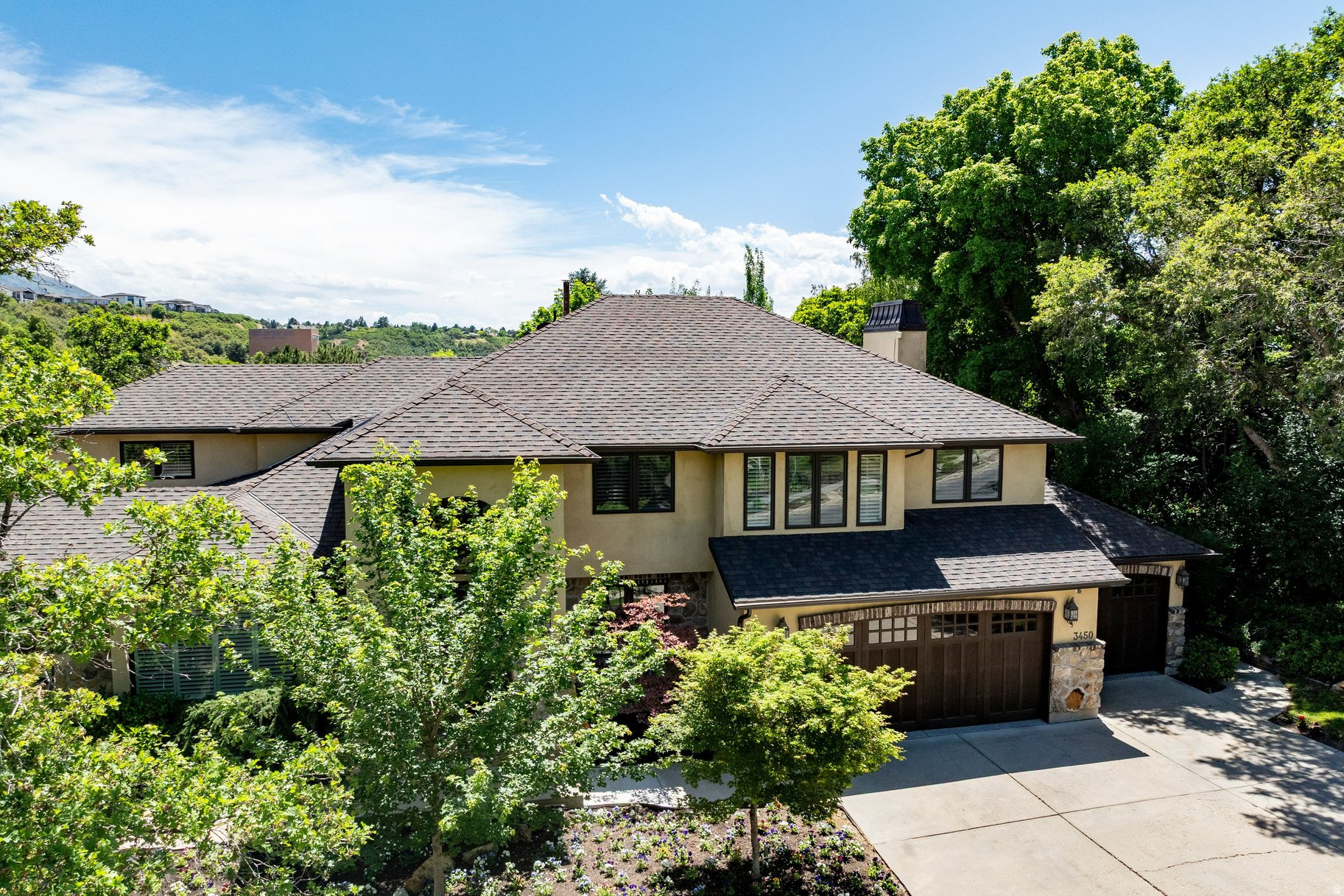 HIDDEN OAKS - Residential