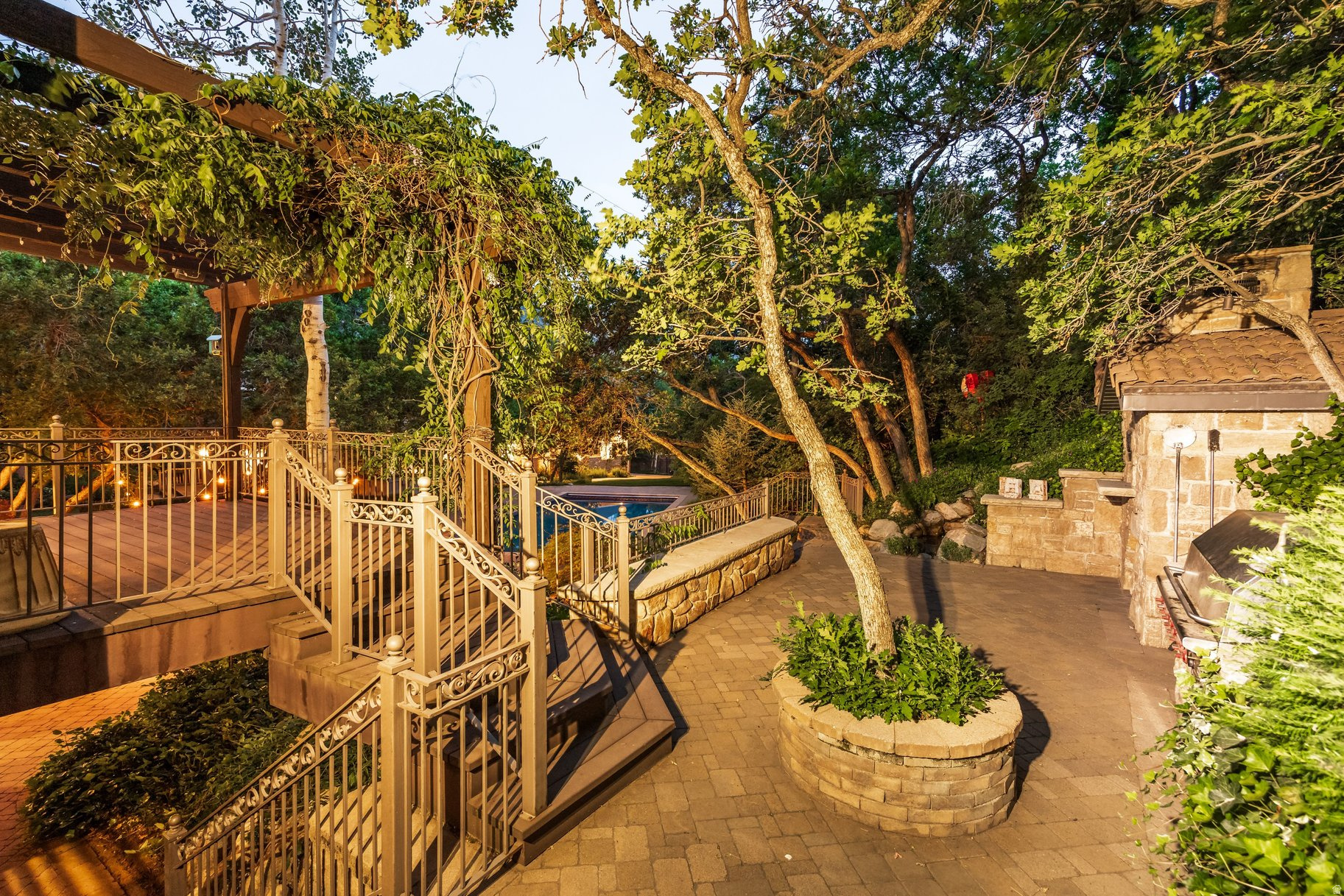 HIDDEN OAKS - Residential