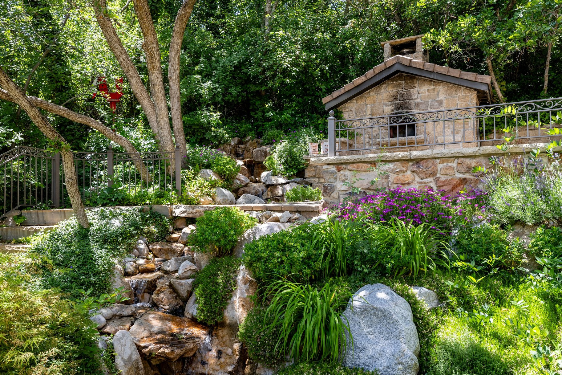 HIDDEN OAKS - Residential