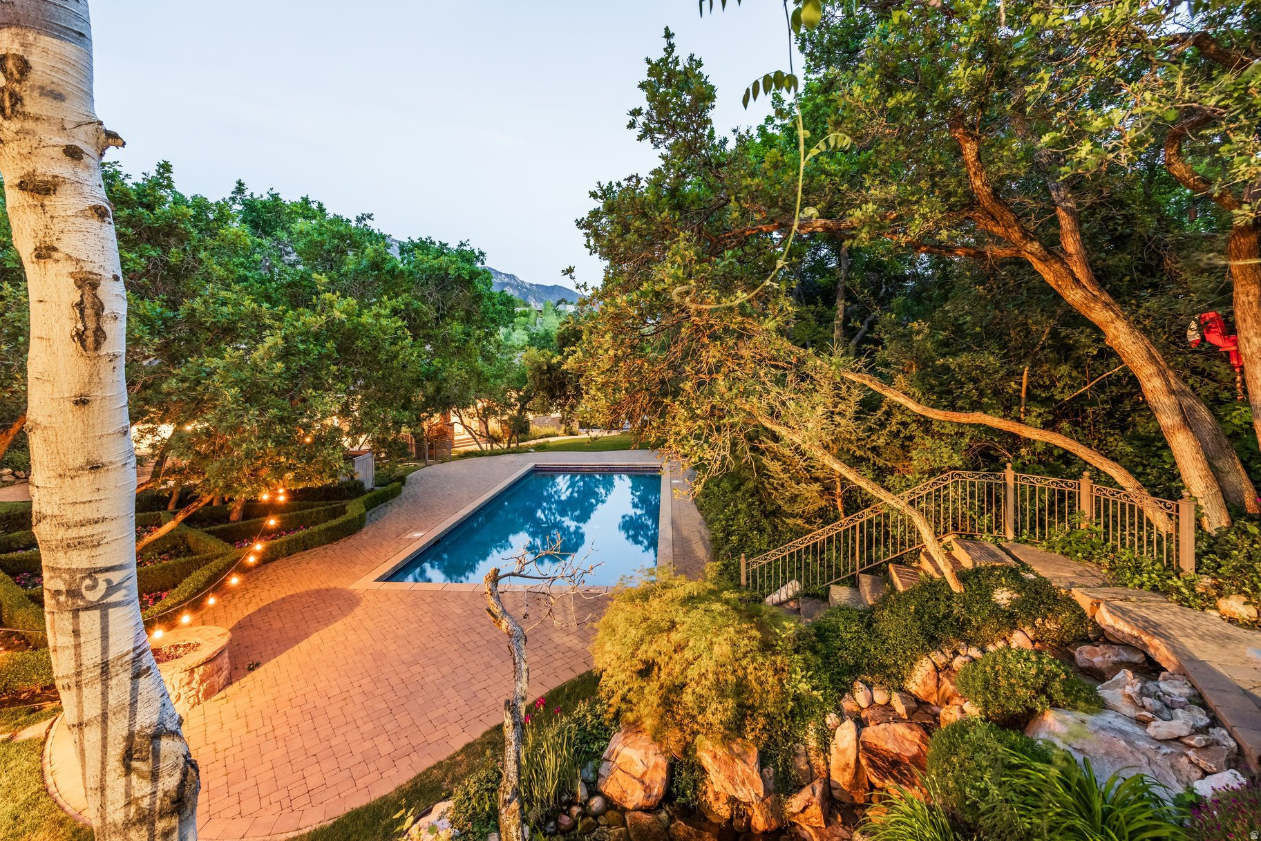 HIDDEN OAKS - Residential