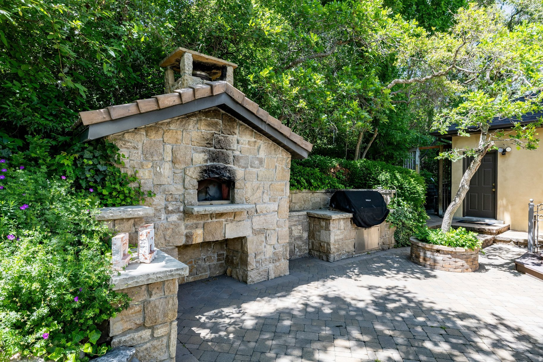HIDDEN OAKS - Residential