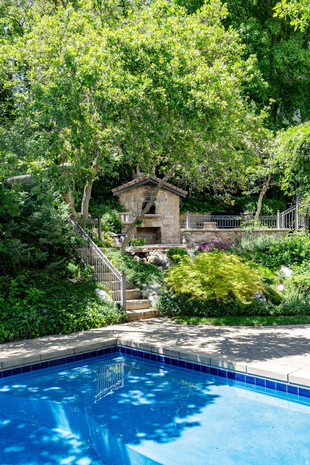 HIDDEN OAKS - Residential