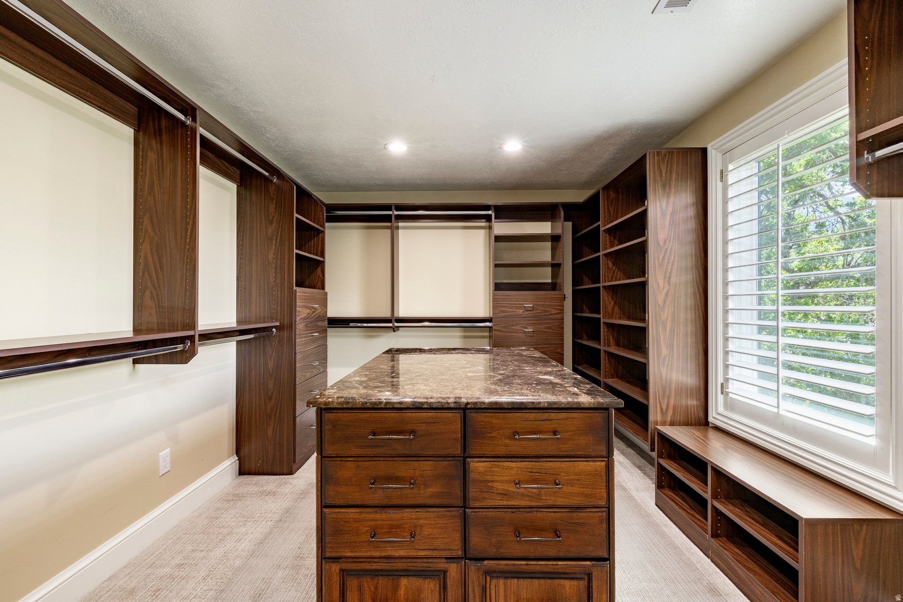 HIDDEN OAKS - Residential