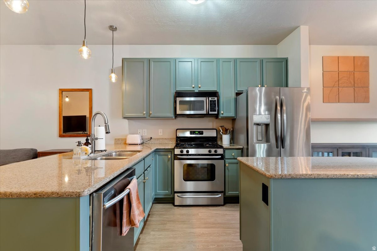 CENTRAL POINTE - Residential