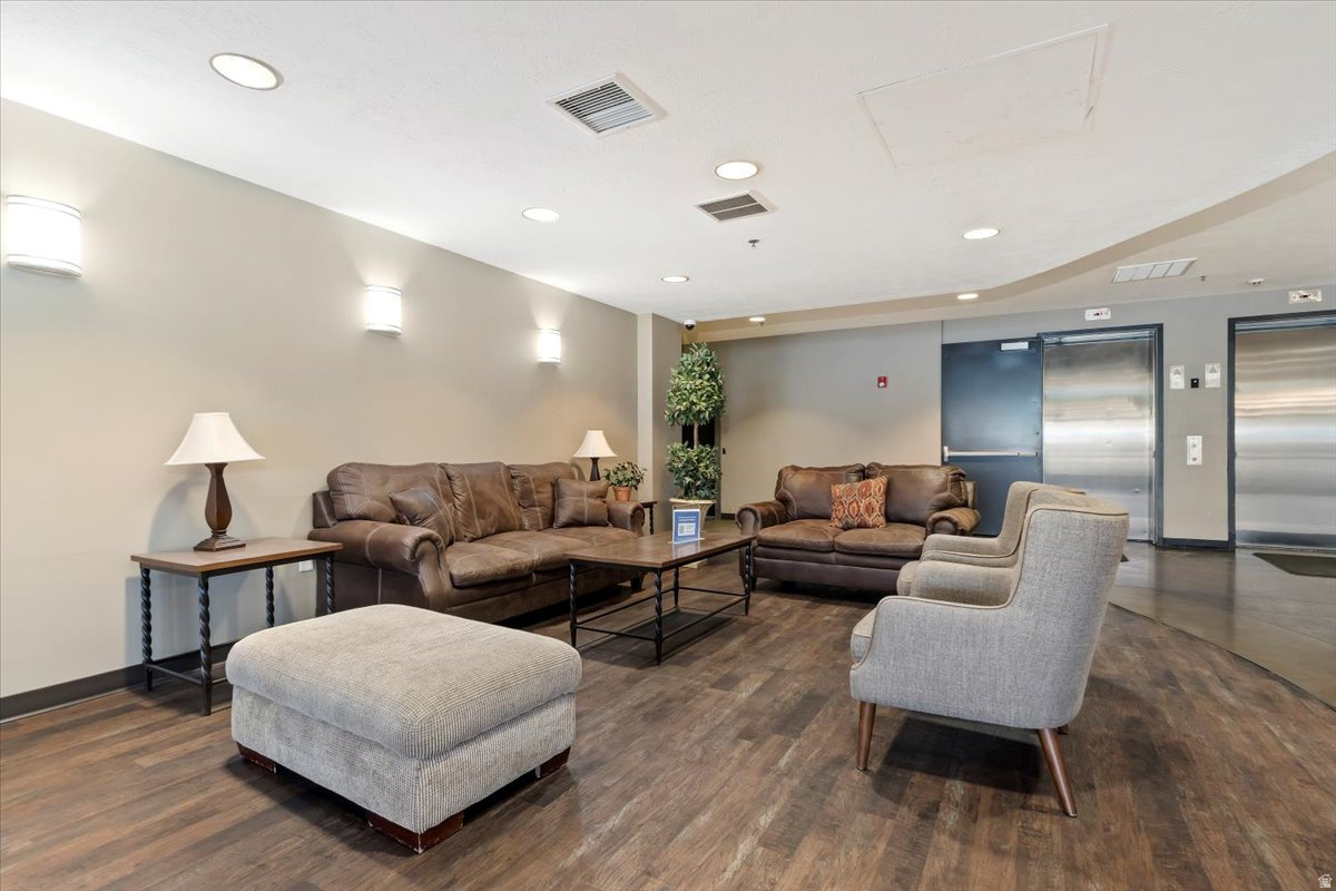 CENTRAL POINTE - Residential