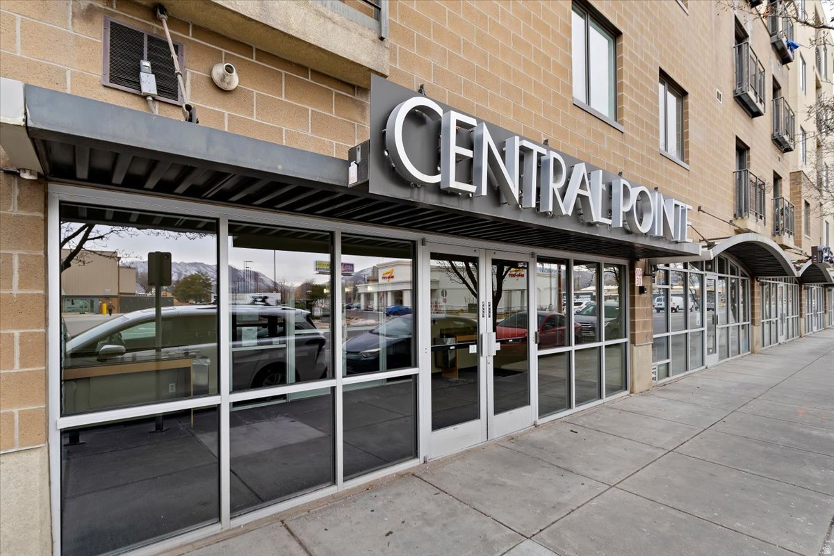 AWESOME !! PRICE IMPROVEMENT !!!Spectacular Opportunity in the heart of Salt Lake City. Picture Perfect Clean and Spacious,  Close to downtown, Public Transportation, Airport, Trax. Tastefully updated with newer Bathroom Vanities, Plumbing Fixtures, Ceiling fan, USB Outlets, Dishwasher, Flooring & Paint. This unit is private and doesn't share walls with any neighbors. ** PRICE INCLUDES SEPARATLEY DEEDED GARAGE PARKING SPACE ** VACANT & STAGED. See agent remarks for showing instructions.
