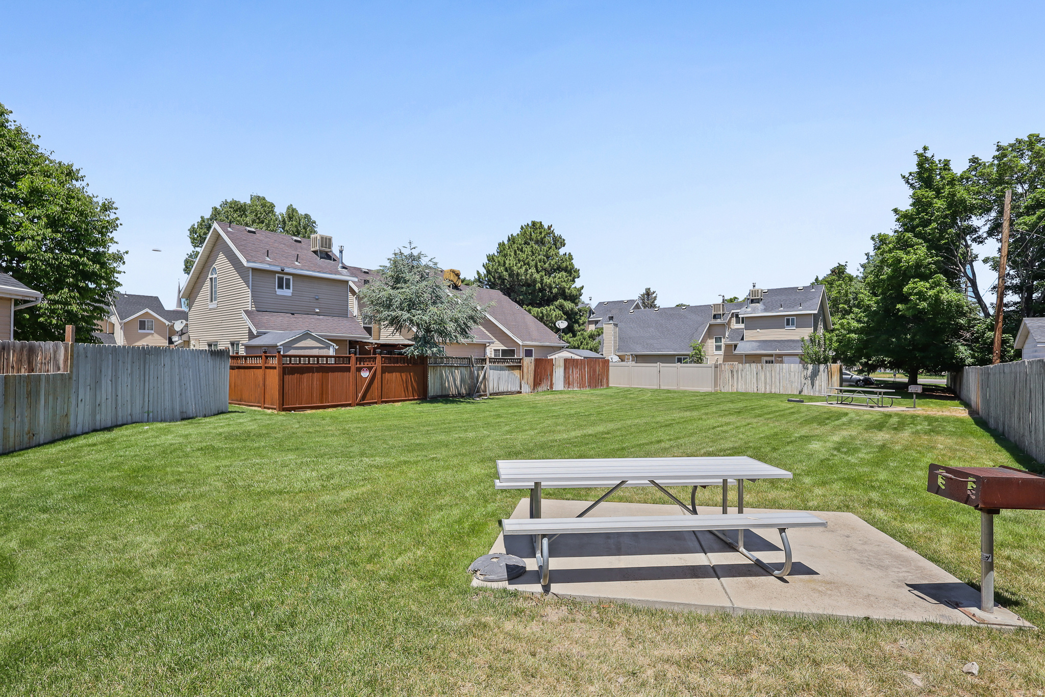 ST ANDREWS PARK CONDO - Residential