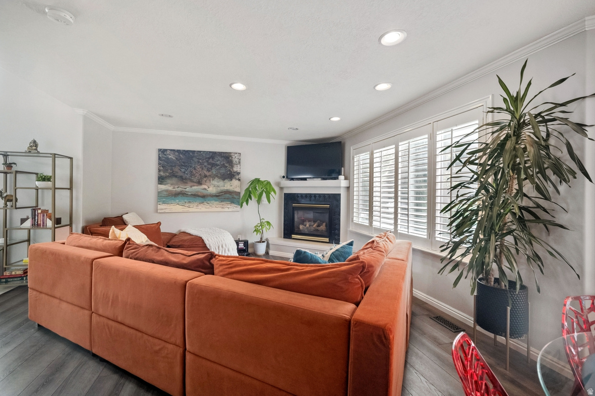 ENCHANTED COVE - Residential