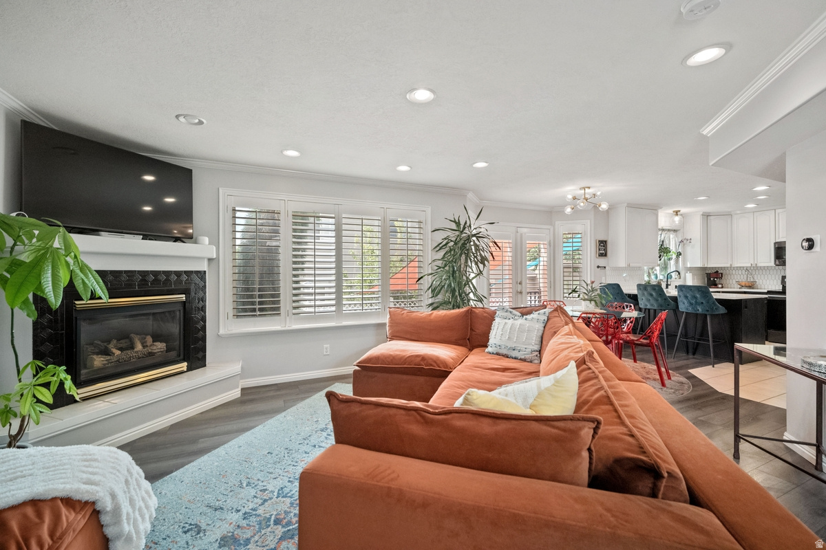 ENCHANTED COVE - Residential